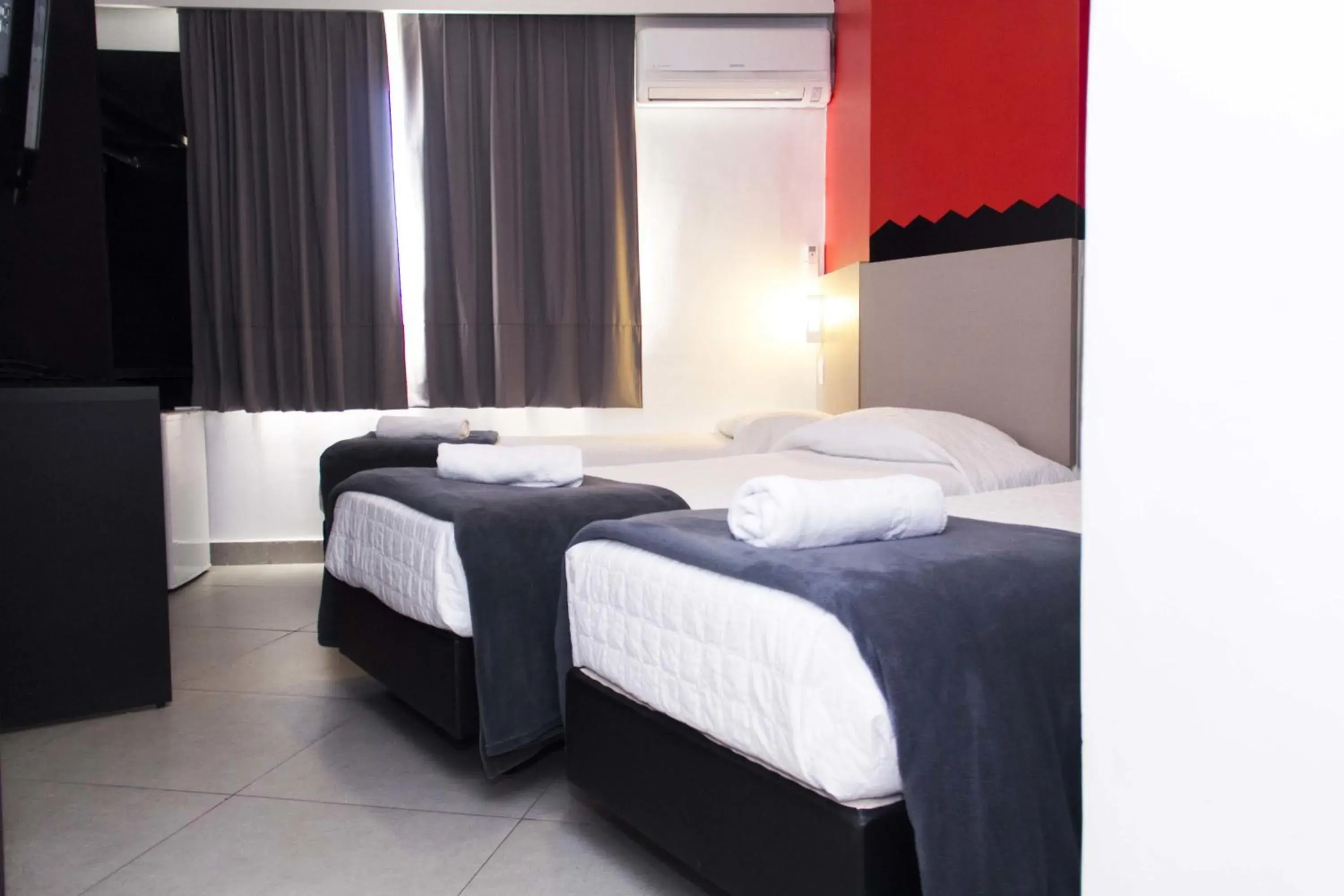 Bed in Minuano Hotel Express próx Orla Lago Guaíba, Mercado Público, 300 m Rodoviária Bed in Minuano Hotel Express próx Orla Lago Guaíba, Mercado Público, 300 m Rodoviária