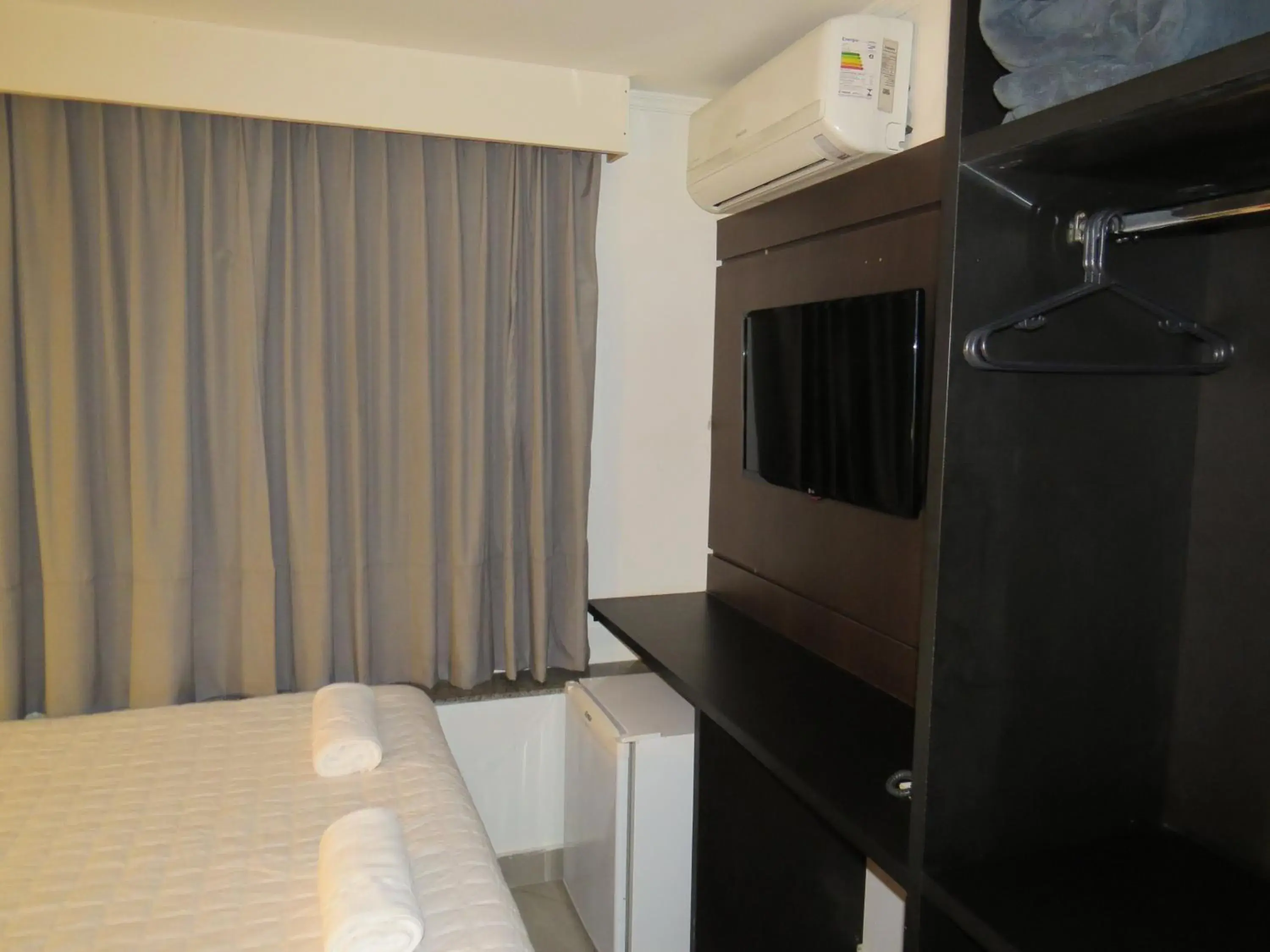 TV and multimedia, Bed in Minuano Hotel Express próx Orla Lago Guaíba, Mercado Público, 300 m Rodoviária TV and multimedia, Bed in Minuano Hotel Express próx Orla Lago Guaíba, Mercado Público, 300 m Rodoviária