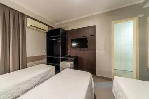 Executive Triple Room - single occupancy in Minuano Hotel Express próx Orla Lago Guaíba, Mercado Público, 300 m Rodoviária Executive Triple Room - single occupancy in Minuano Hotel Express próx Orla Lago Guaíba, Mercado Público, 300 m Rodoviária