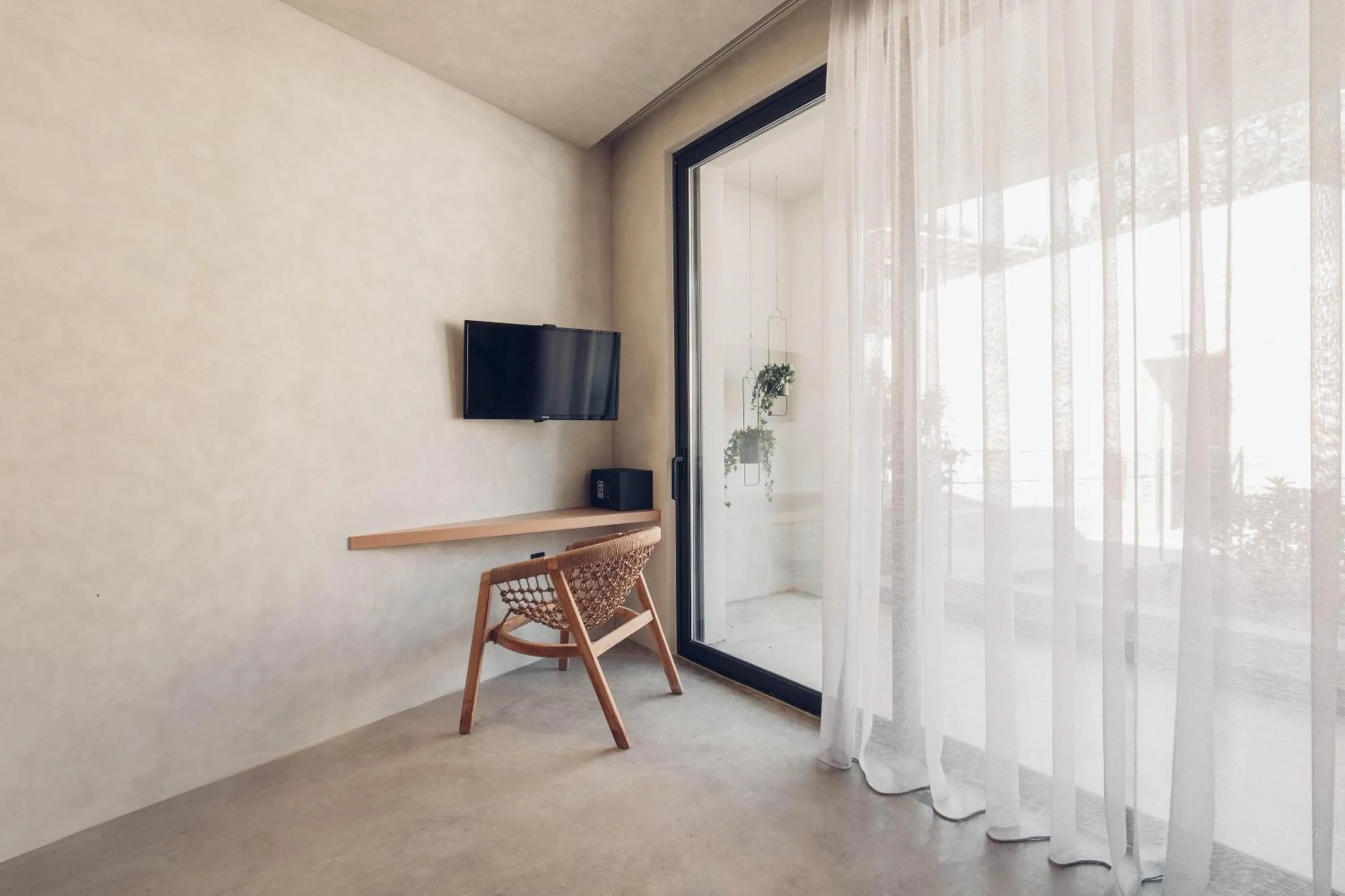 TV and multimedia in Monastery Estate Retreat