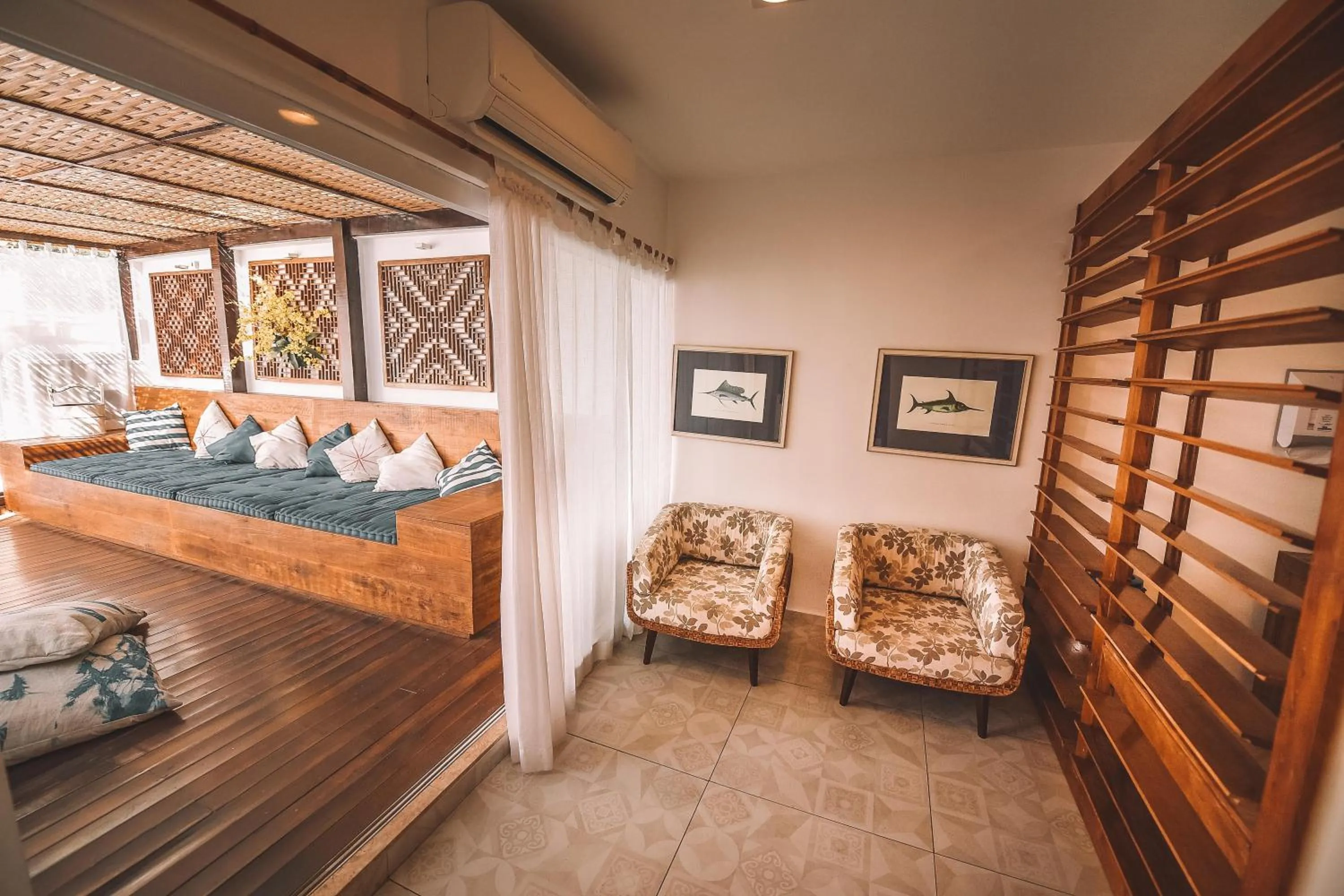 Communal lounge/ TV room in Pousada da Prainha