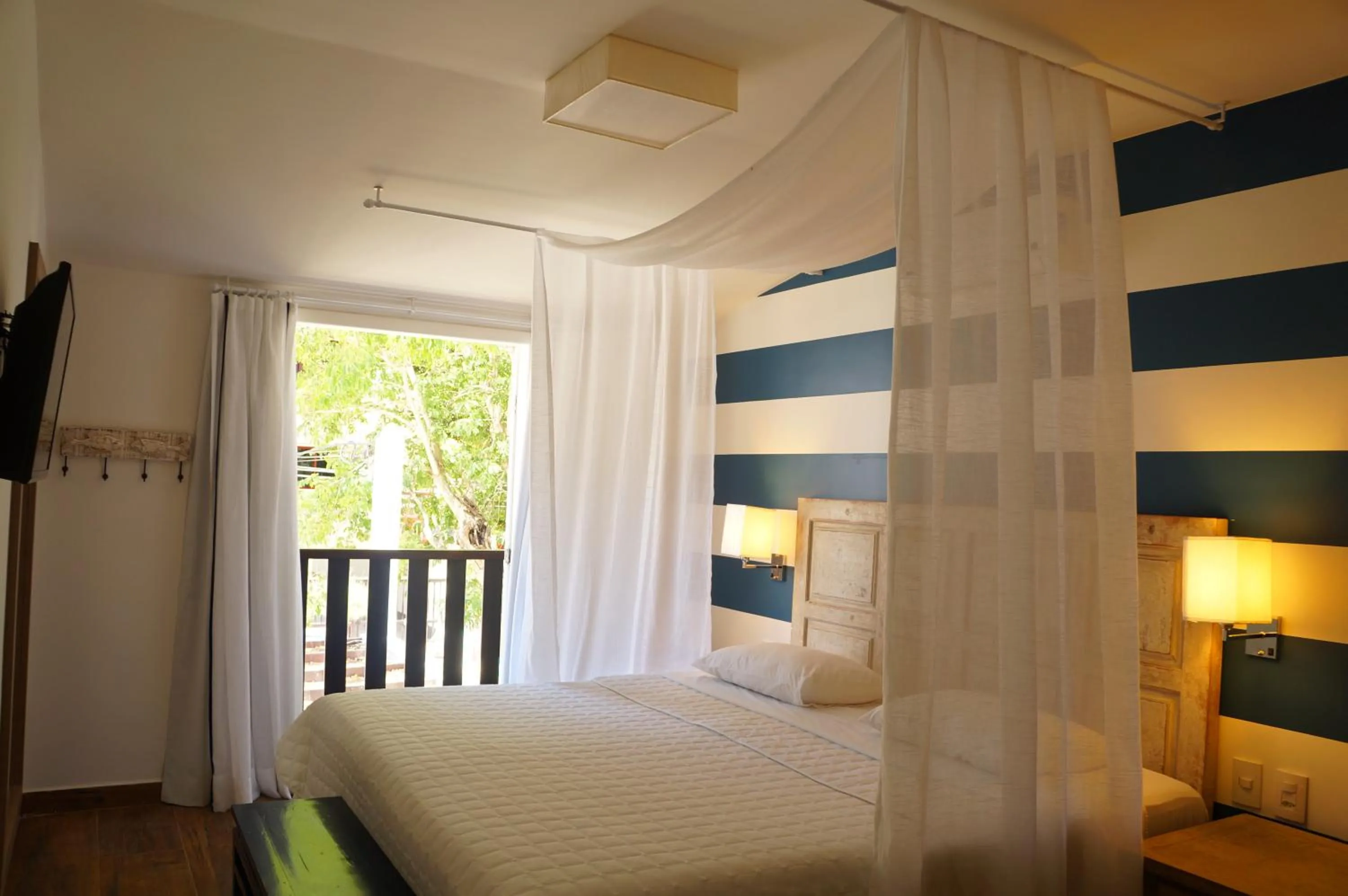 Photo of the whole room, Bed in Pousada da Prainha