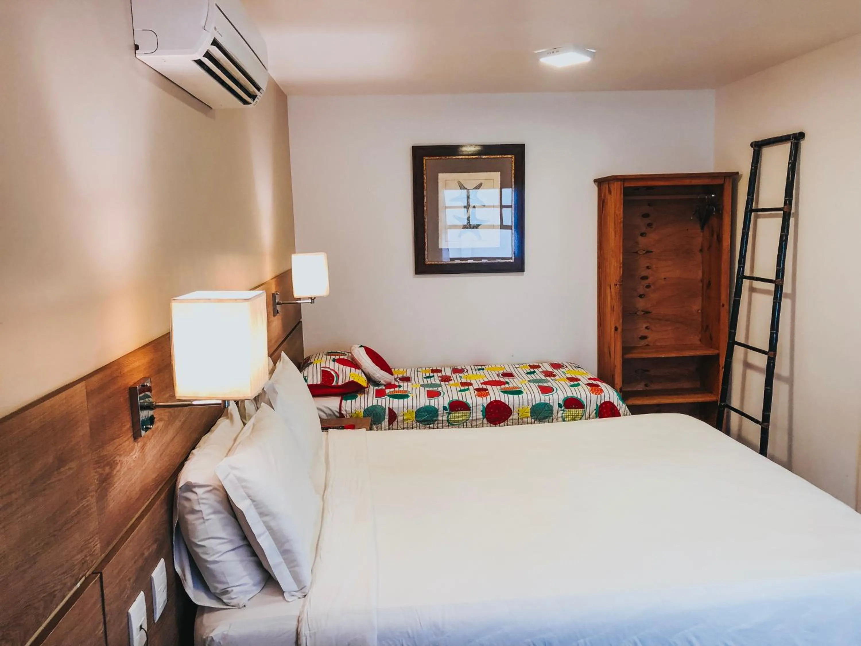 Photo of the whole room, Bed in Pousada da Prainha