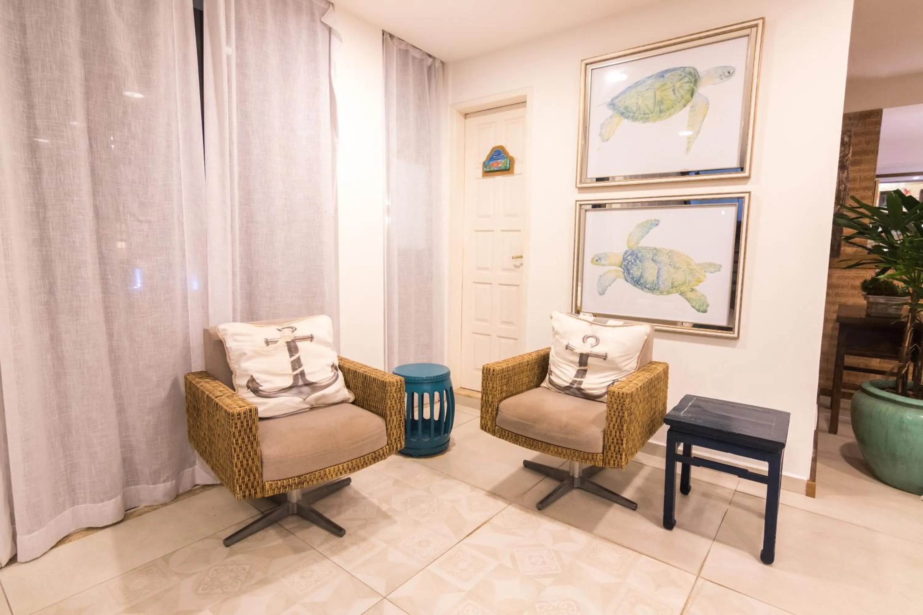 Communal lounge/ TV room in Pousada da Prainha