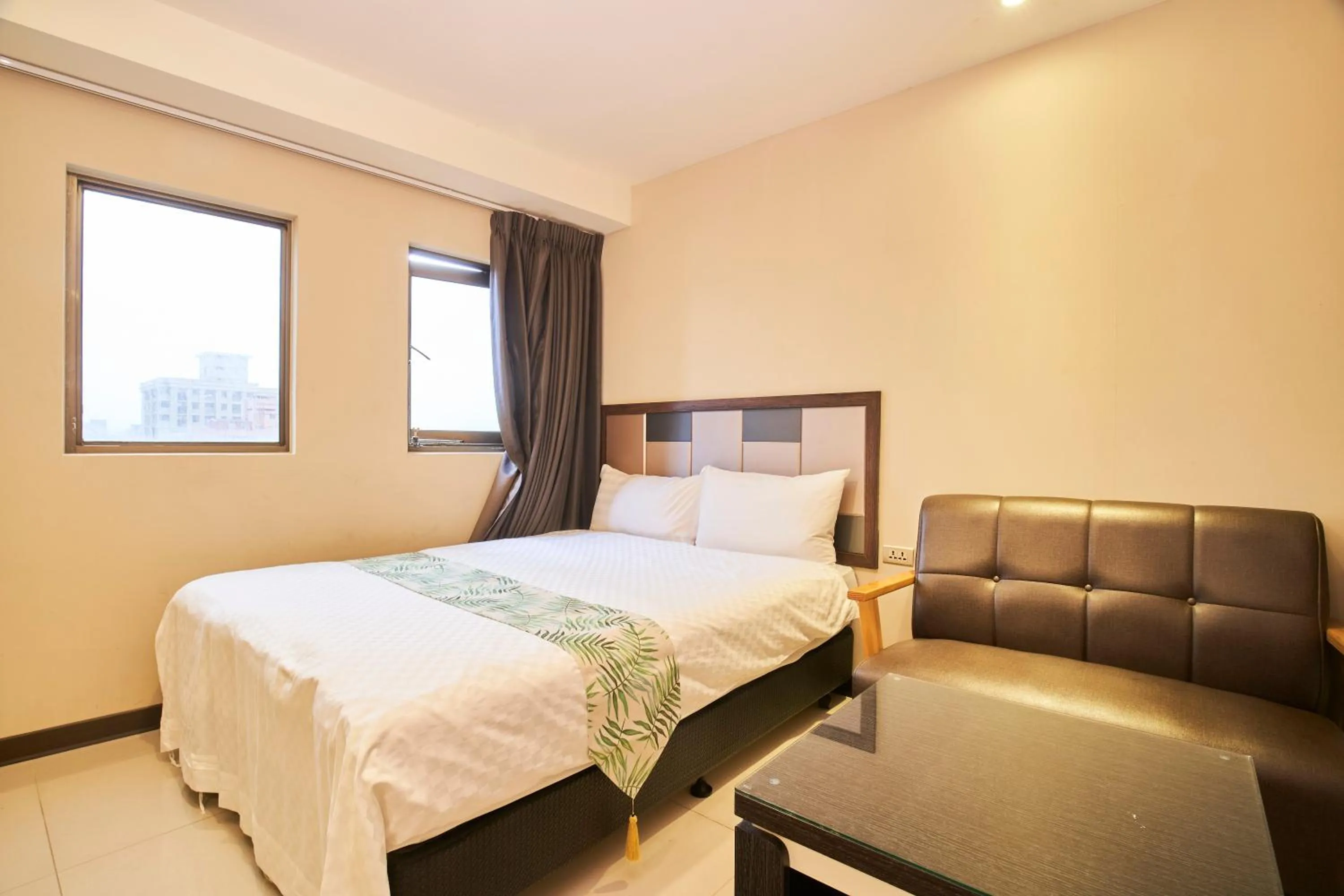 Photo of the whole room, Bed in Greeninn Hotel