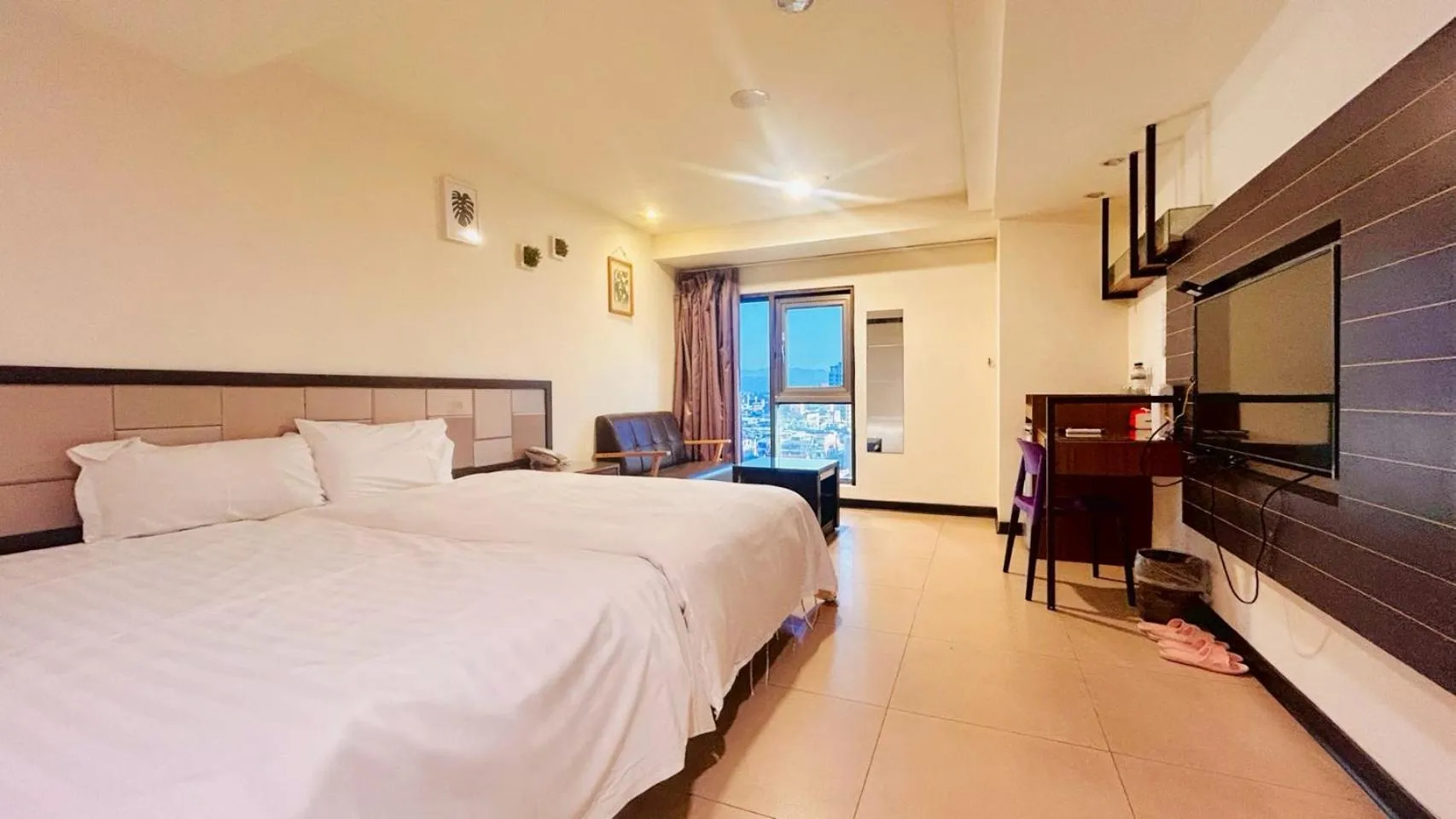 Photo of the whole room, Bed in Greeninn Hotel