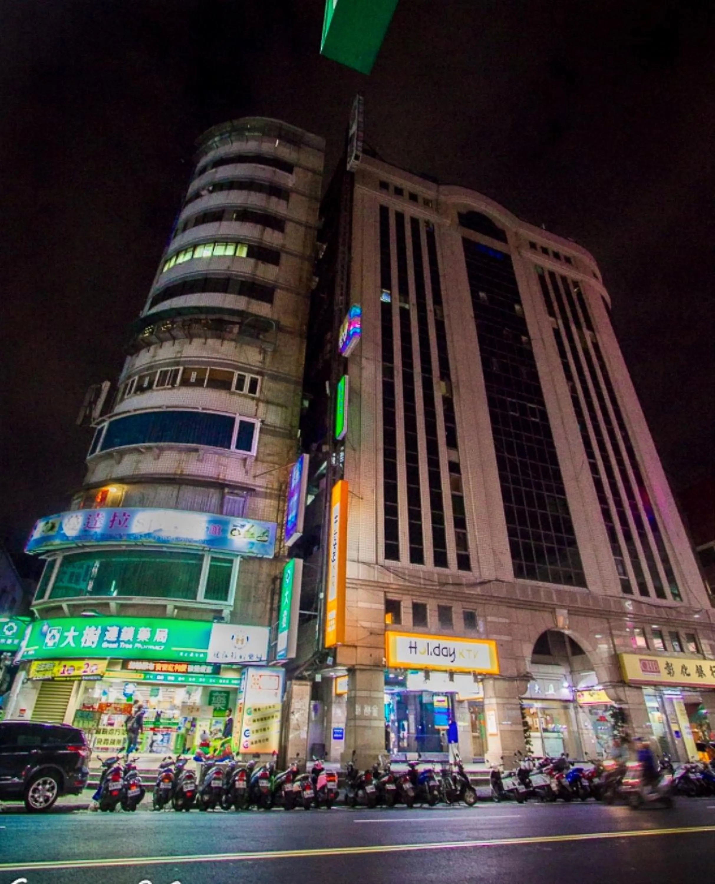 Property building in Greeninn Hotel