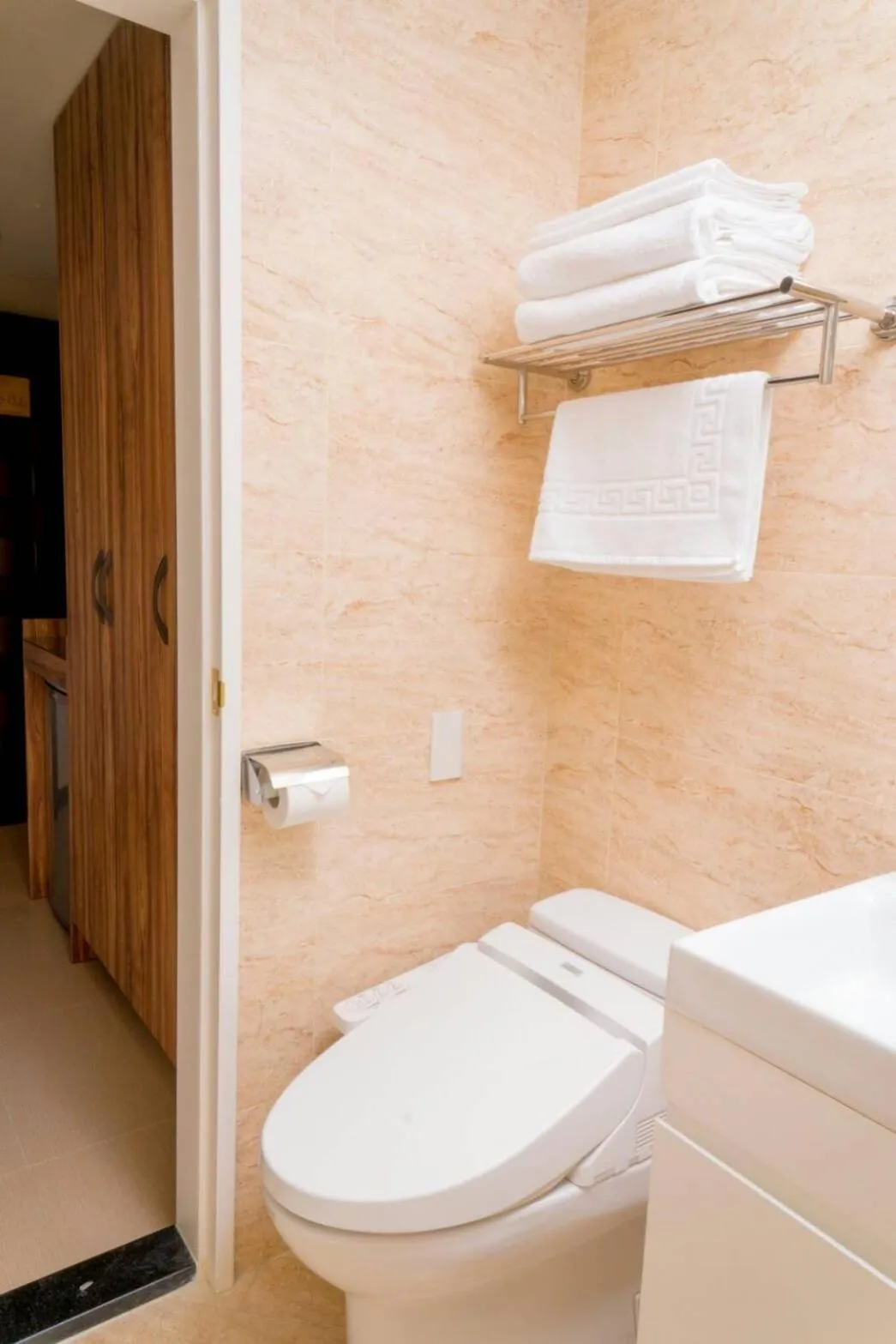 Bathroom in Greeninn Hotel