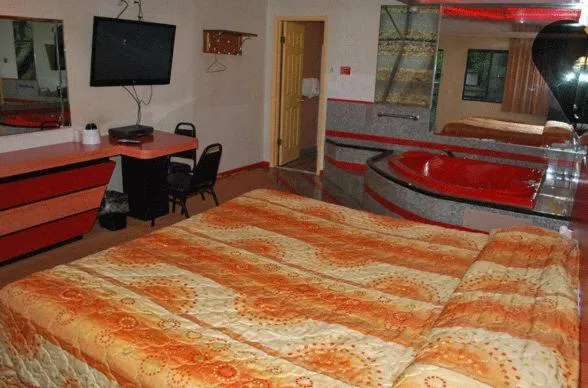 Bed in South Bay Motel