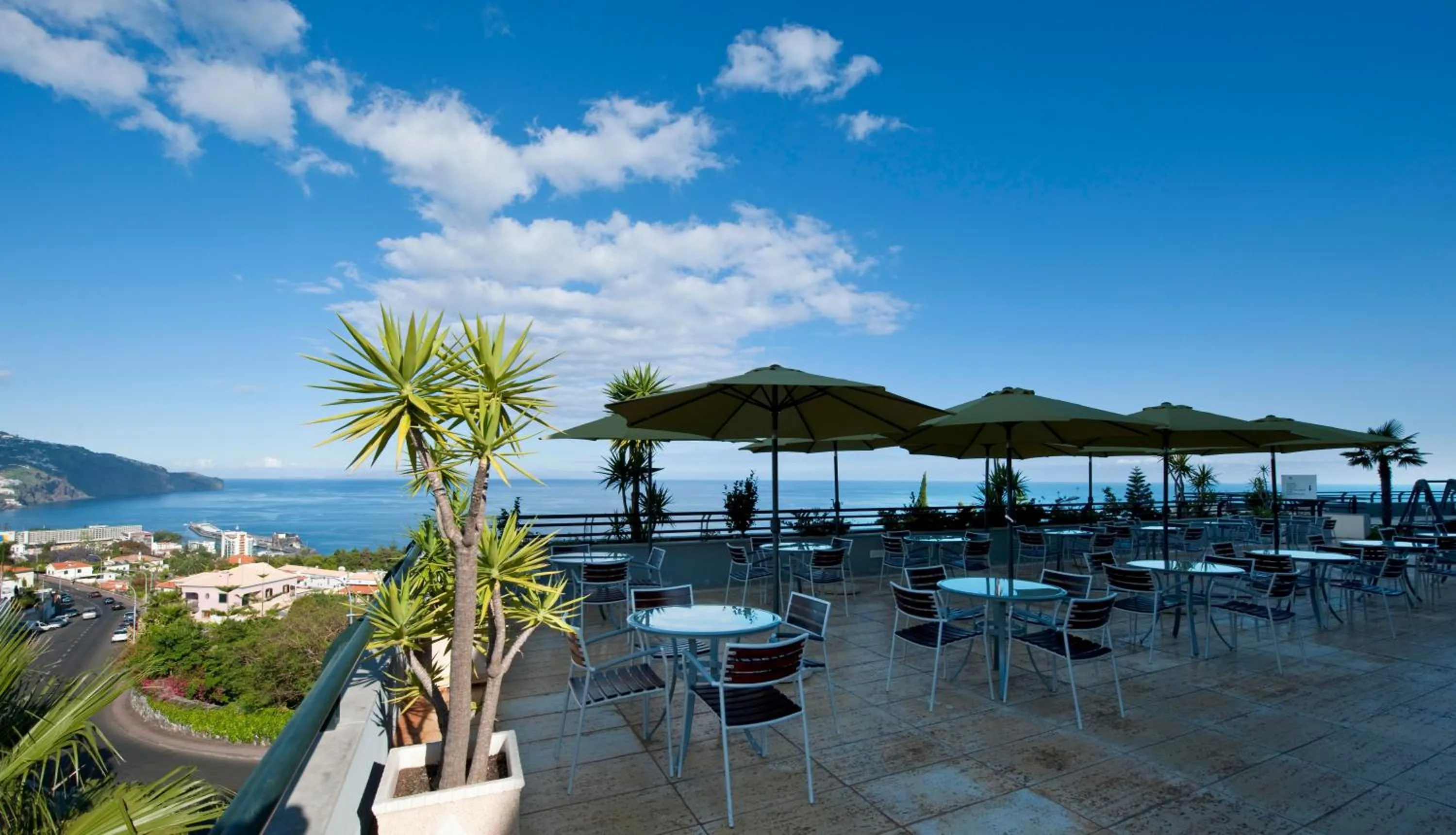Lounge or bar in Madeira Panorâmico Hotel