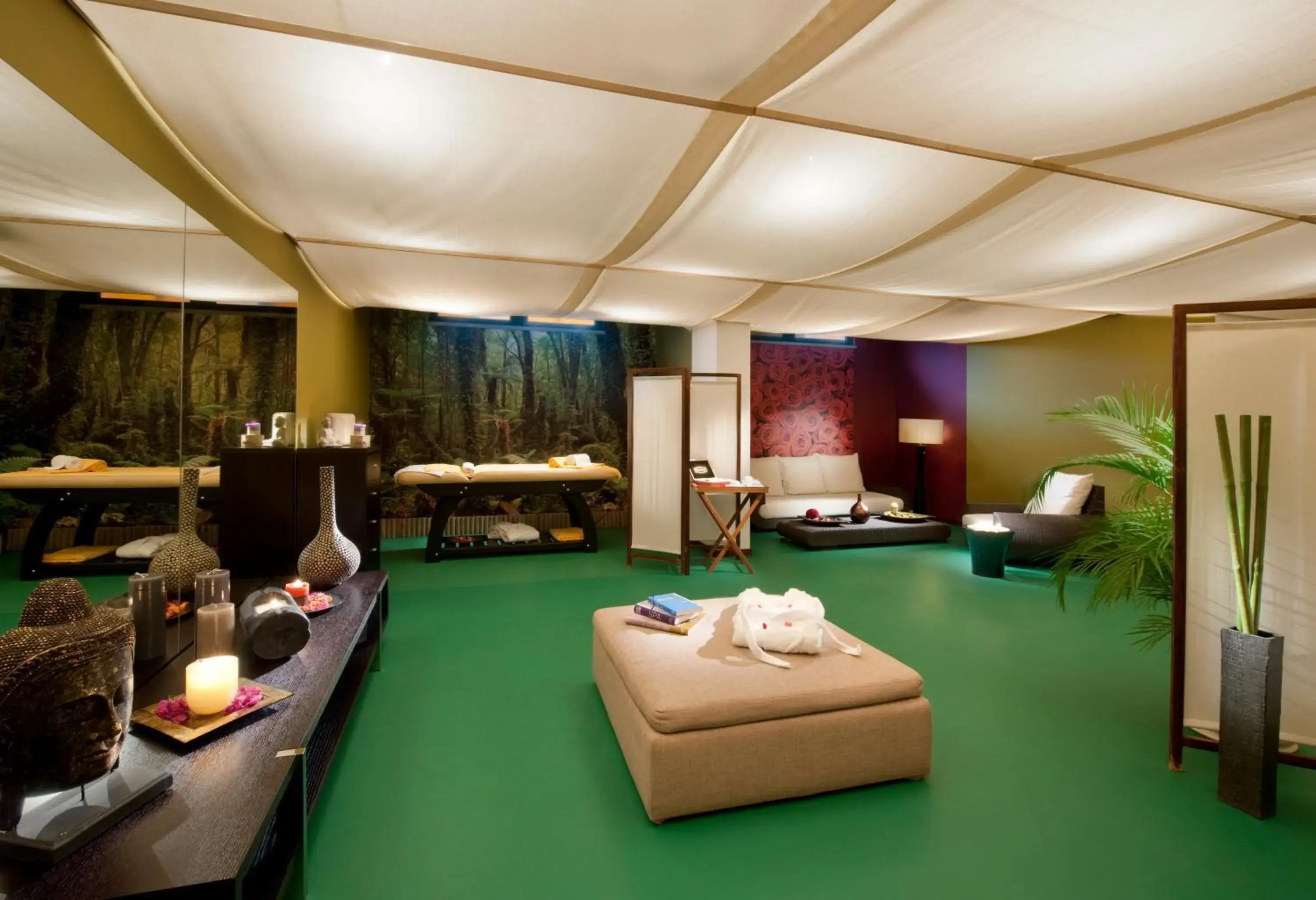 Decorative detail, Bed in Madeira Panorâmico Hotel Decorative detail, Bed in Madeira Panorâmico Hotel