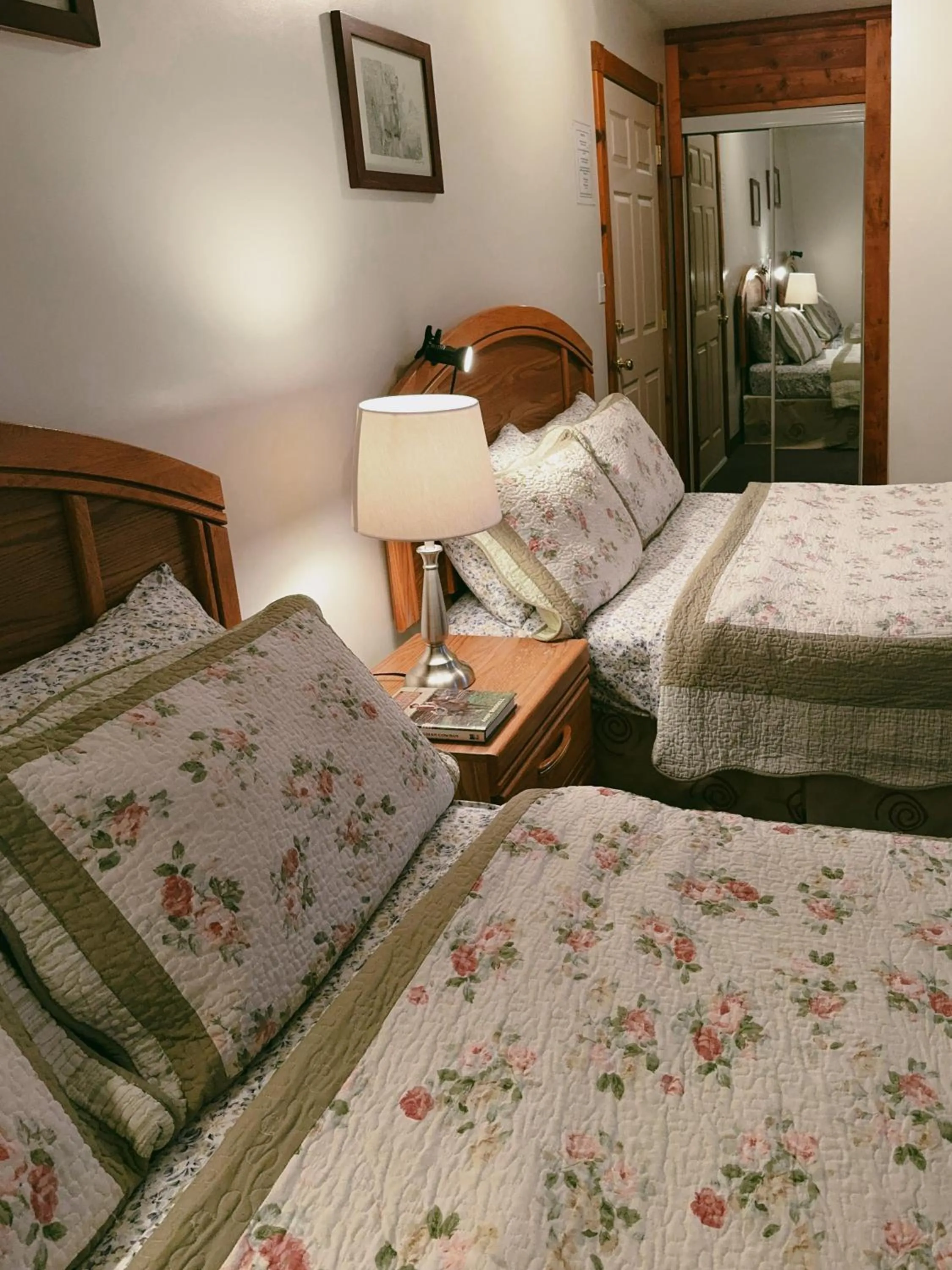 Bed in Alpine Meadows Lodge