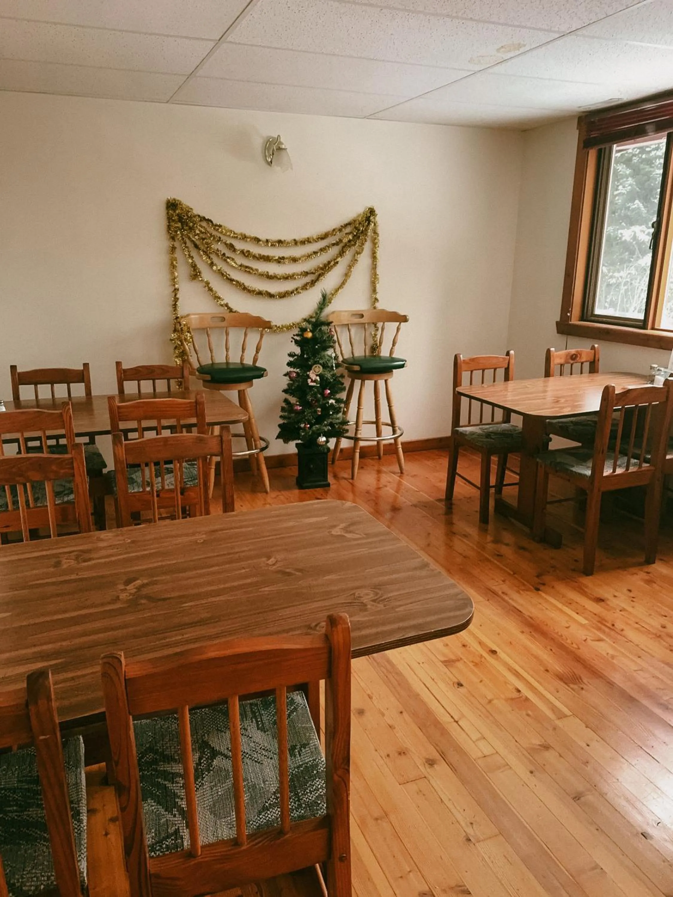 Dining area in Alpine Meadows Lodge