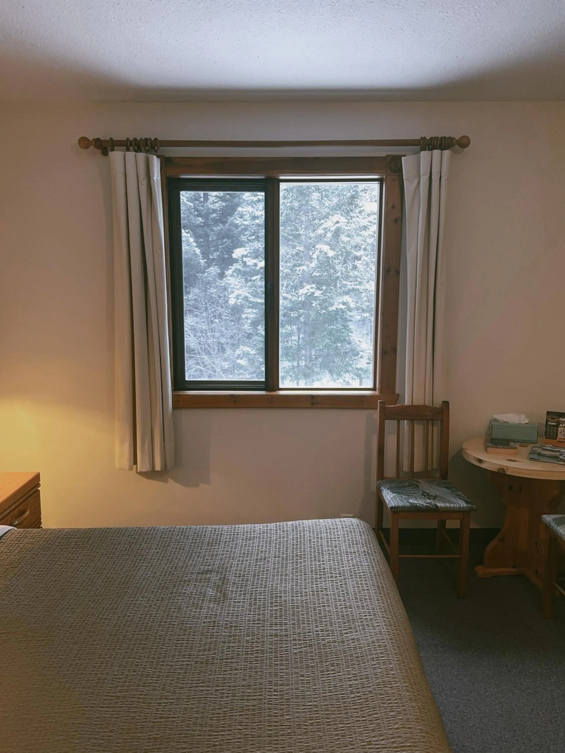 Bed in Alpine Meadows Lodge