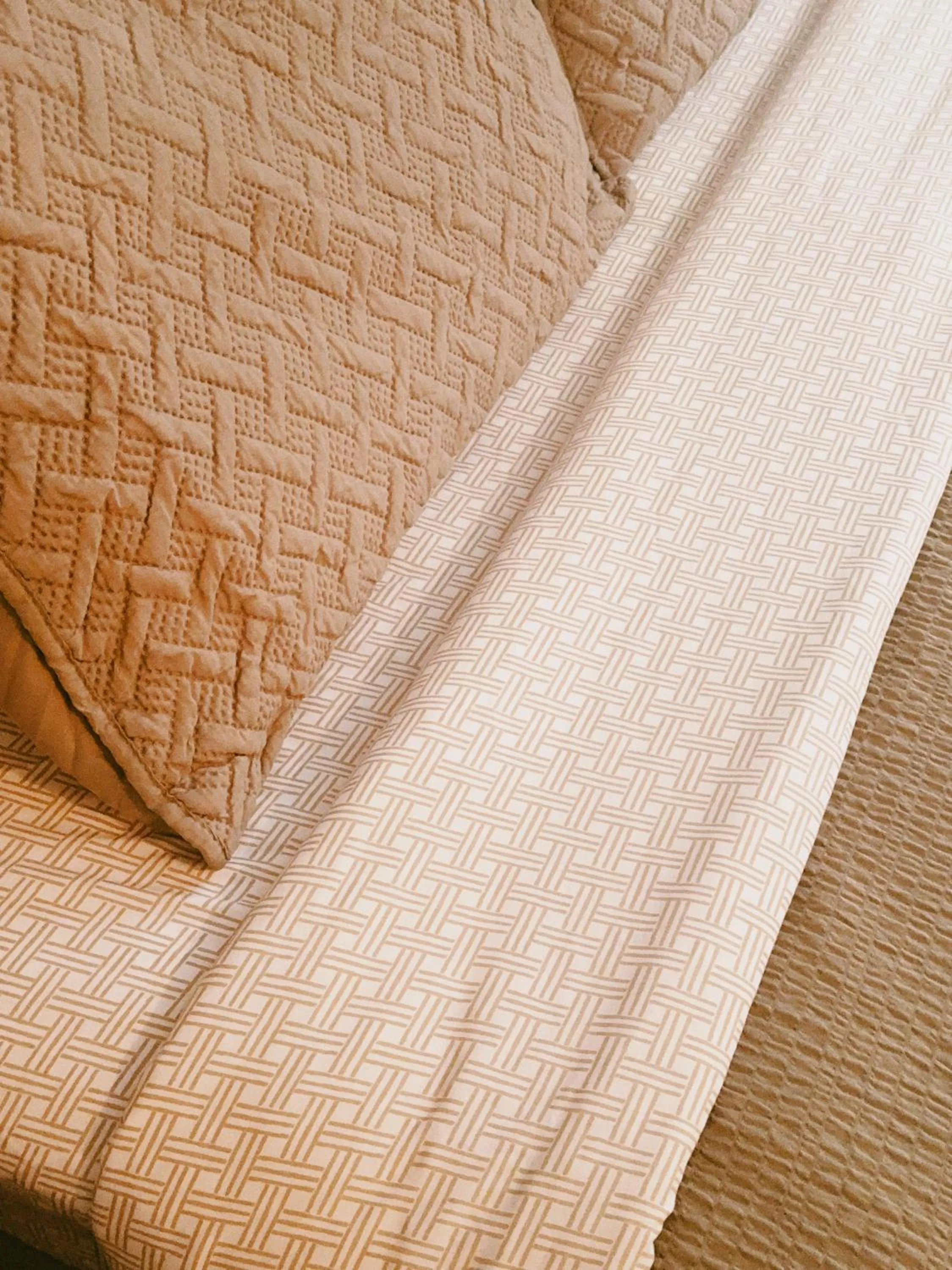 Bed in Alpine Meadows Lodge