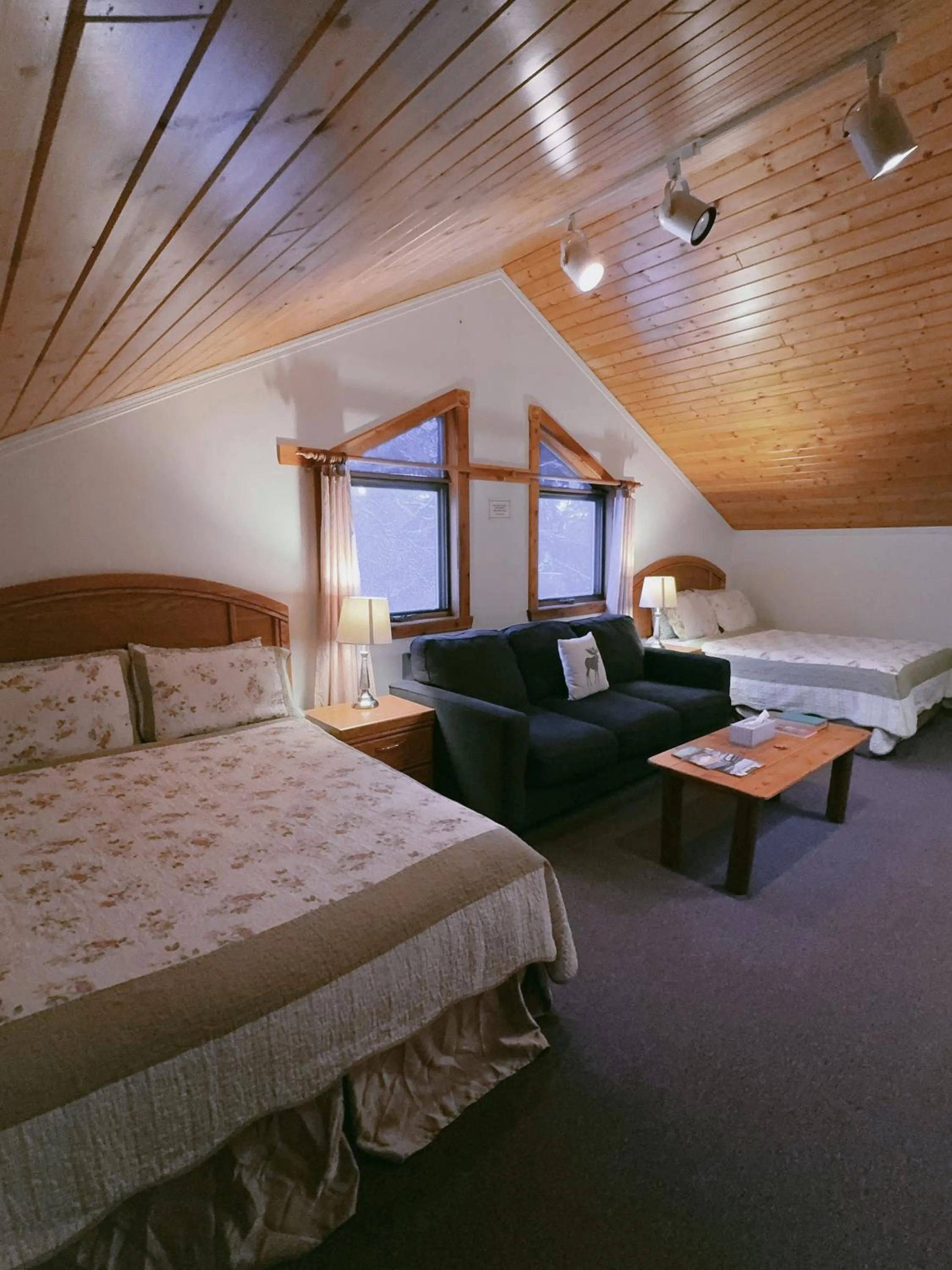 Bed in Alpine Meadows Lodge