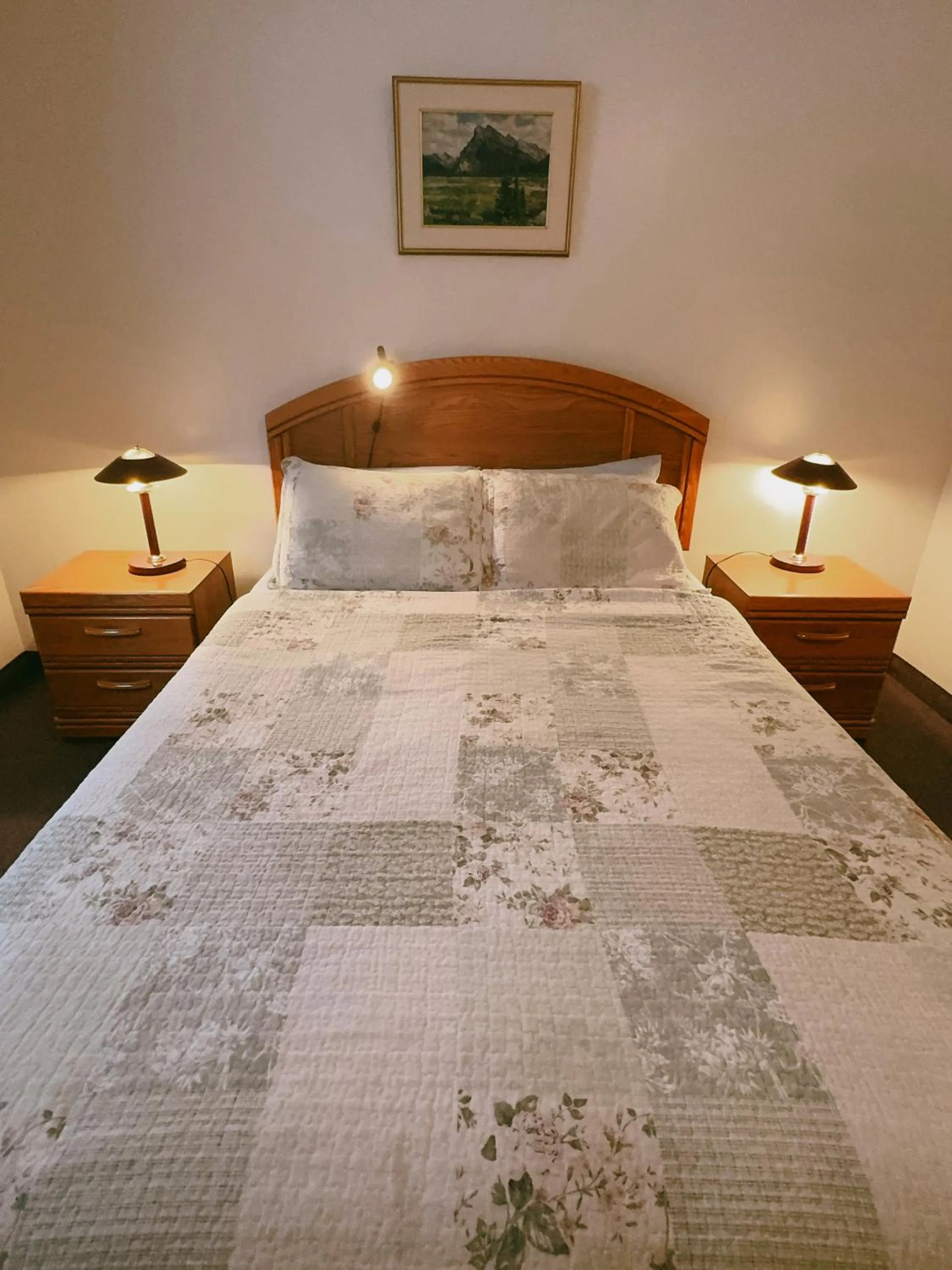 Bed in Alpine Meadows Lodge