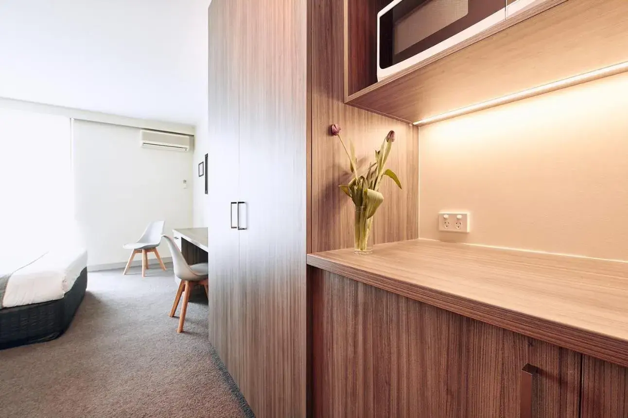 Guest King Room in Club Laverton Guest King Room in Club Laverton