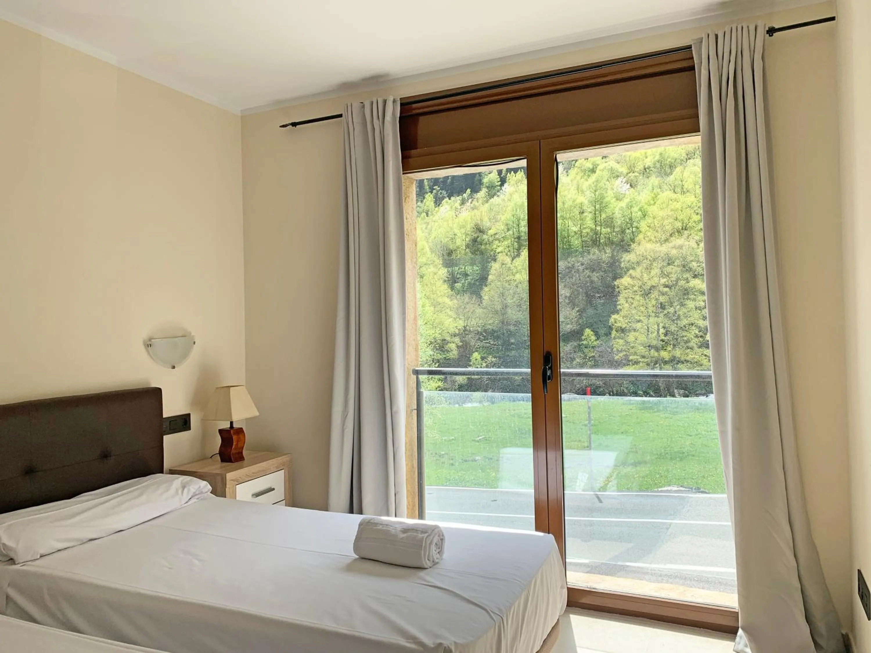 Bedroom, Bed in Apartamentos Llorts Ordino 3000