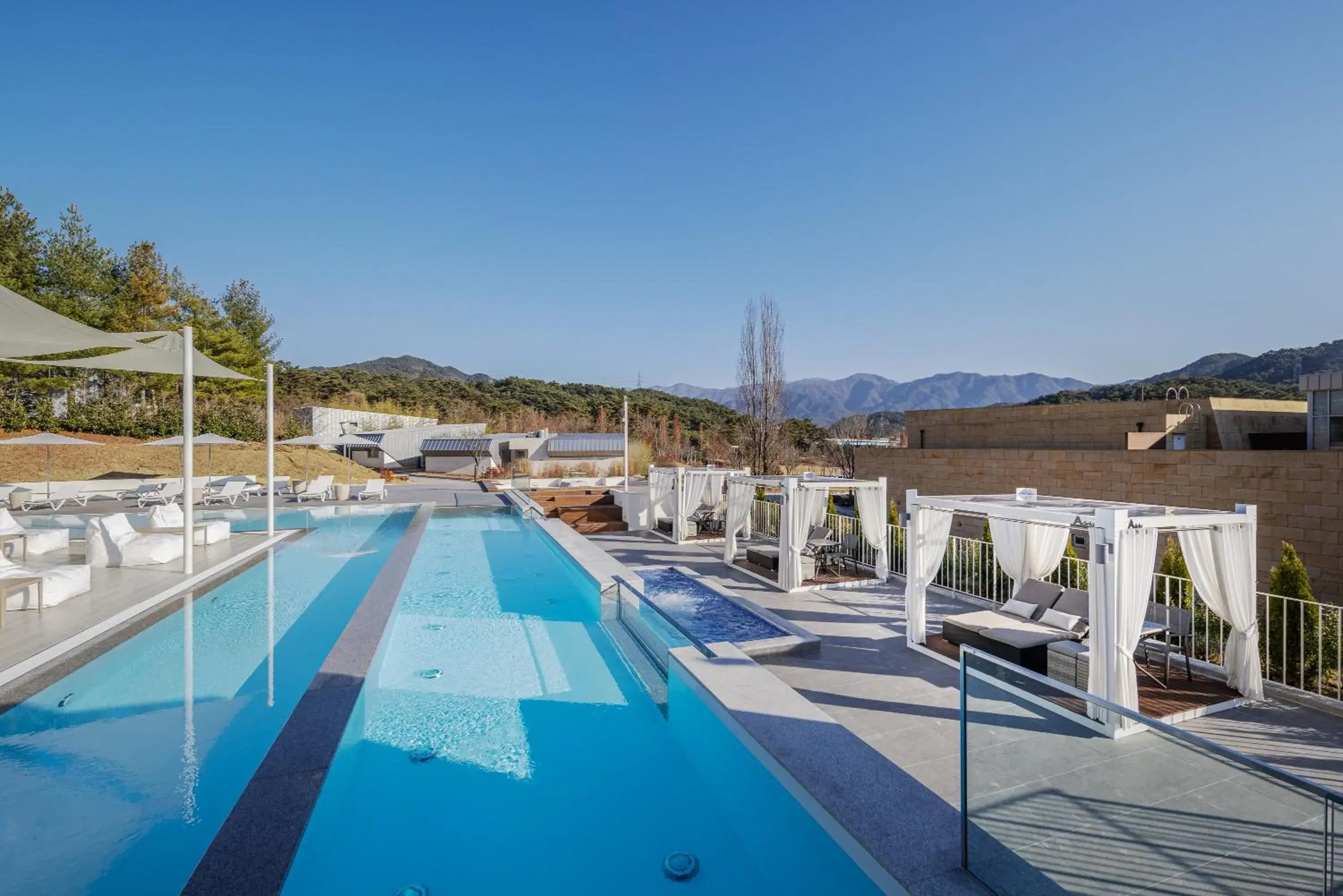 Pool view in The Suites Hotel Namwon Pool view in The Suites Hotel Namwon