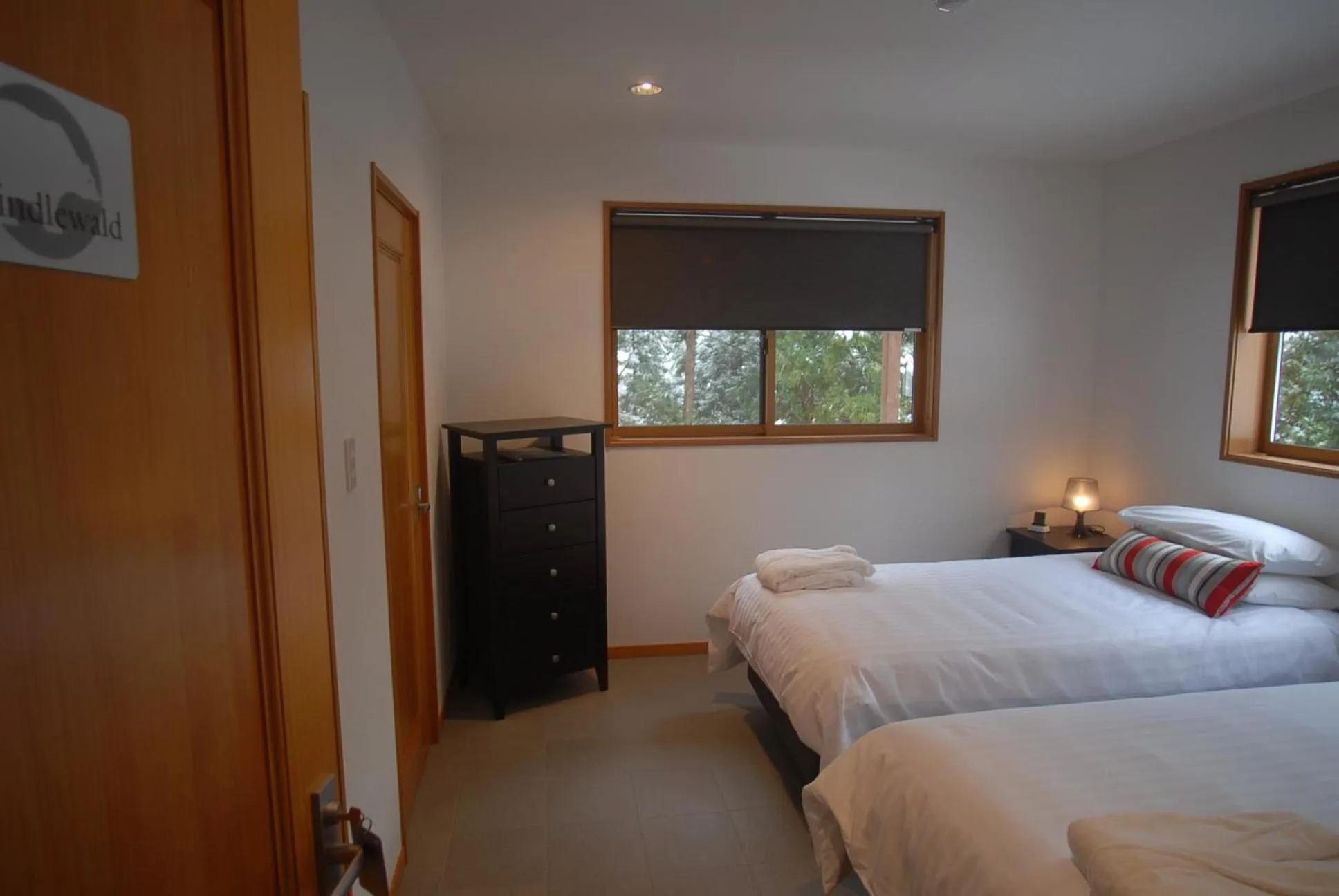 Bathroom, Bed in Bears Den Mountain Lodge
