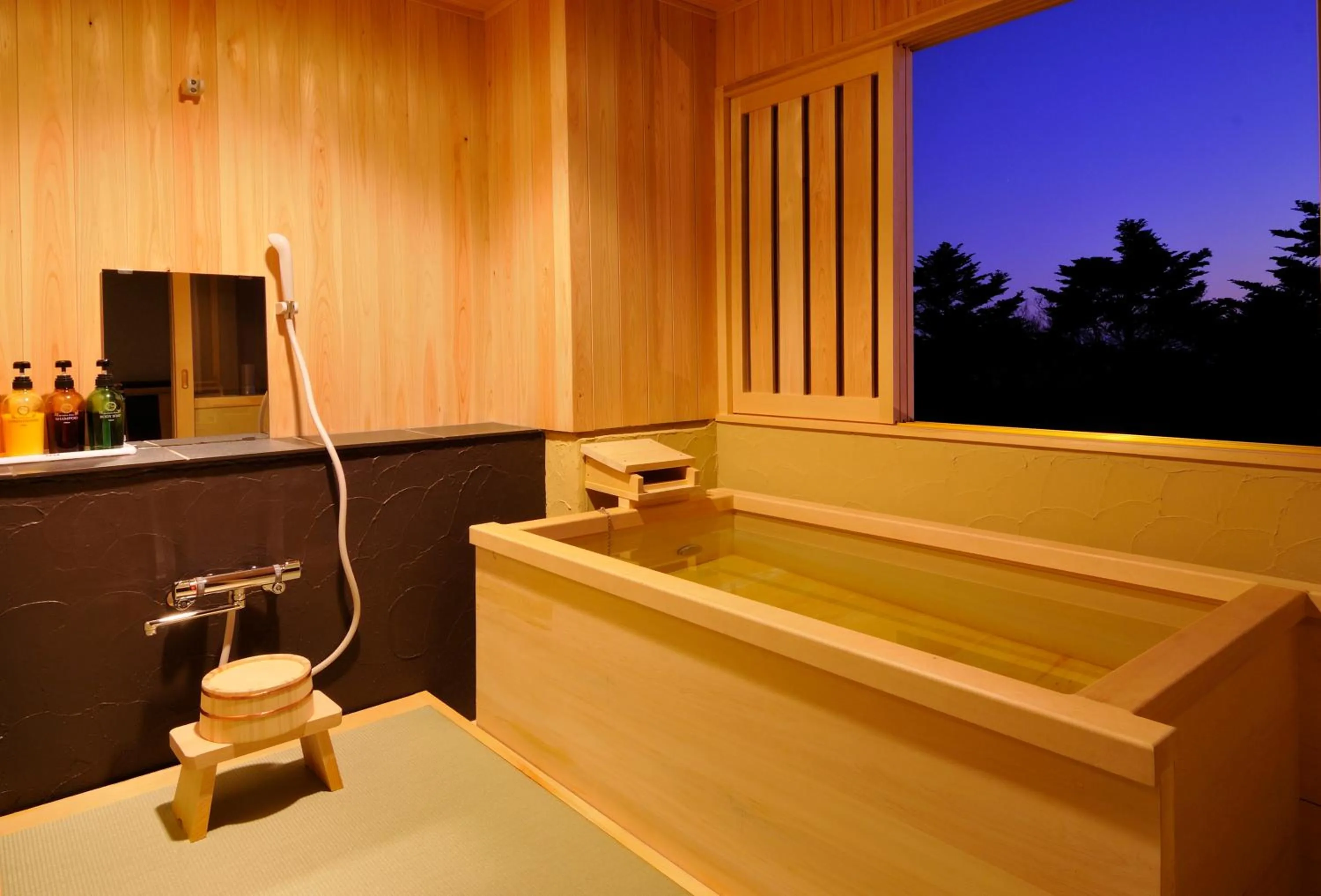 Hot Spring Bath in 伊豆高原の隠れ宿Syuhari守破離