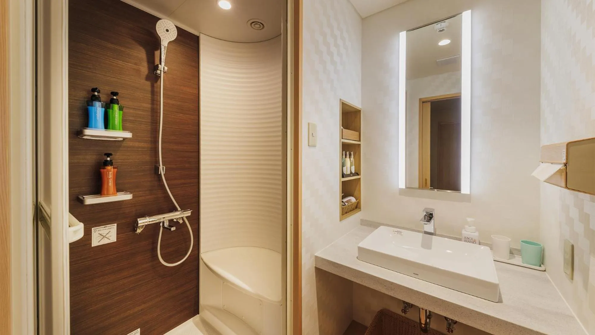 Shower in Tendo Hotel