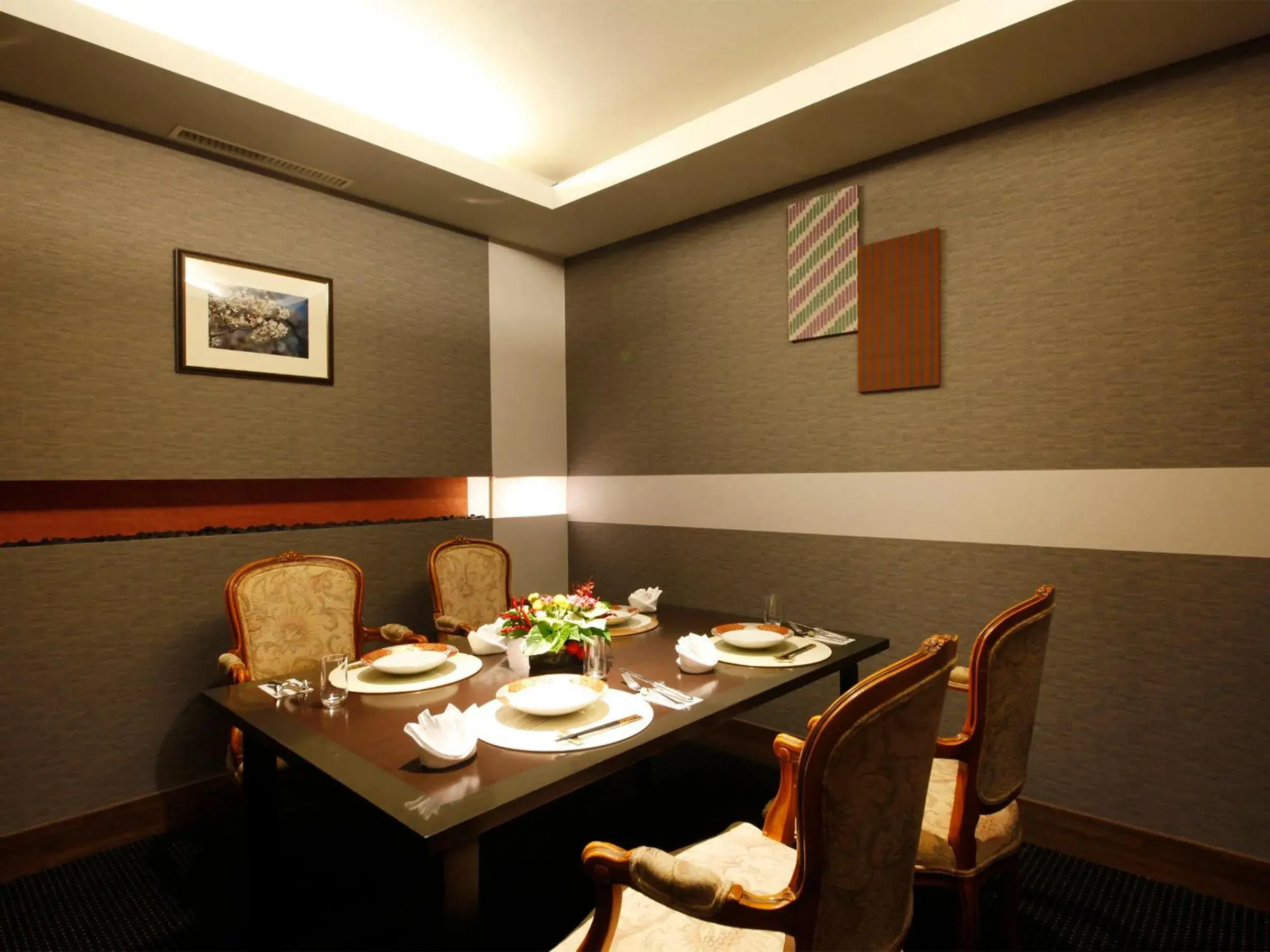 Restaurant/places to eat in Tendo Hotel Restaurant/places to eat in Tendo Hotel