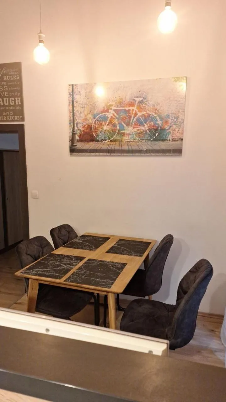 NEW DOB 53/3 CENTER APARTMENT