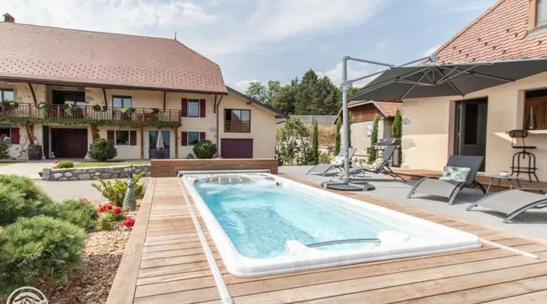 Day in Le Paon Bleu Annecy Poisy