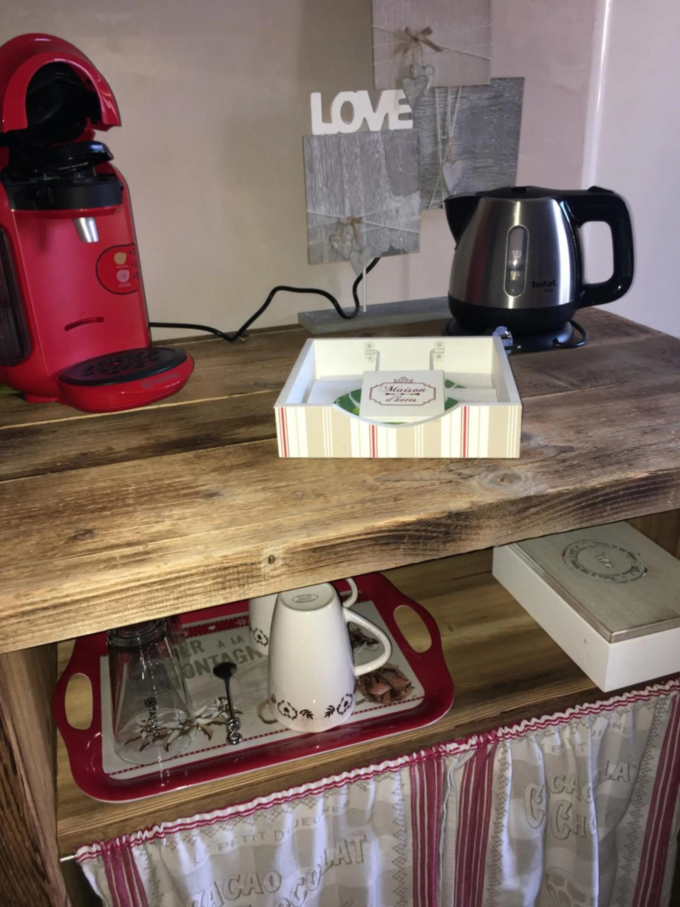 Coffee/tea facilities in Le Paon Bleu Annecy Poisy