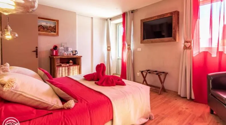 TV and multimedia, Bed in Le Paon Bleu Annecy Poisy