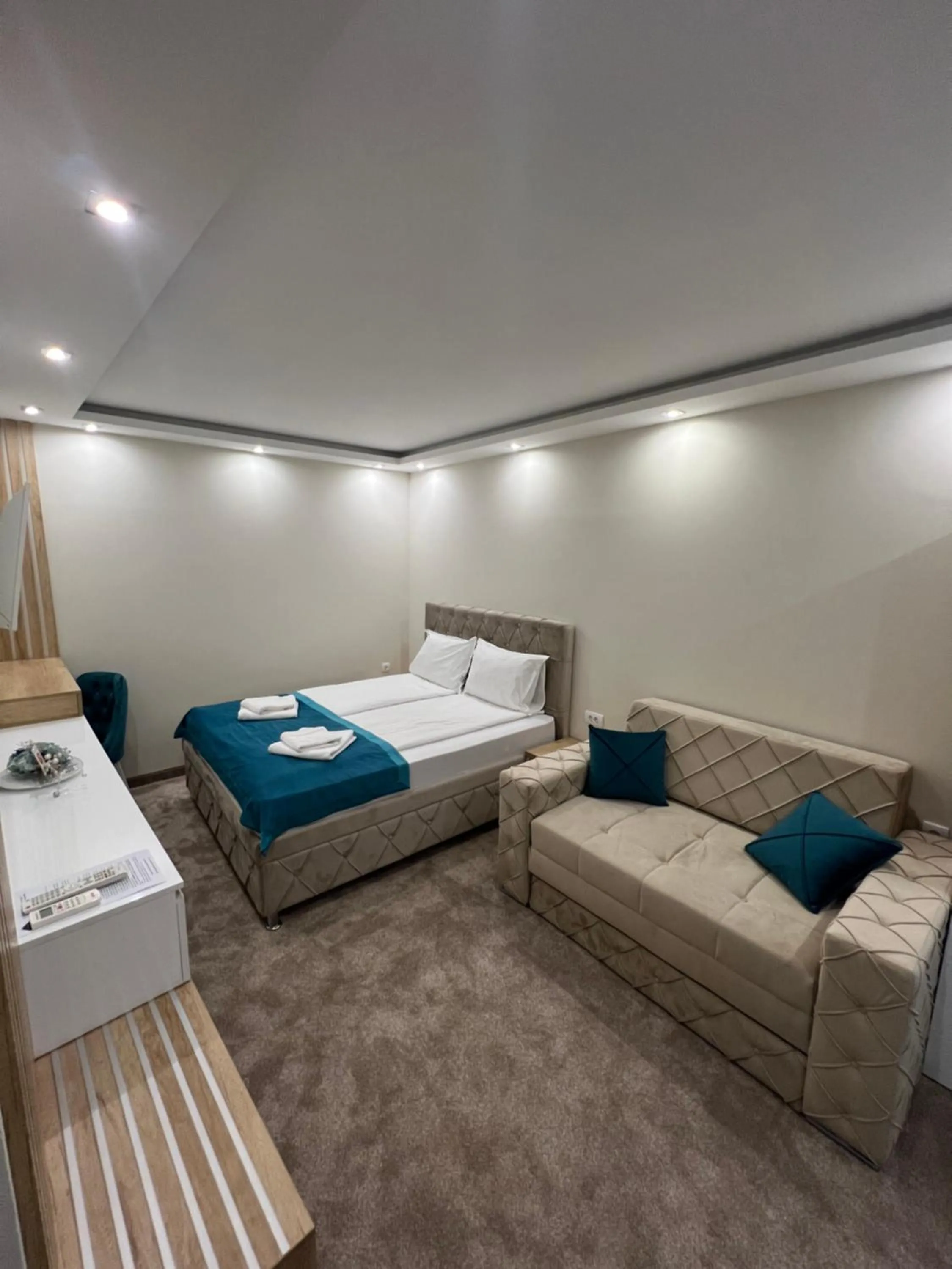 Center Deluxe Garni Hotel