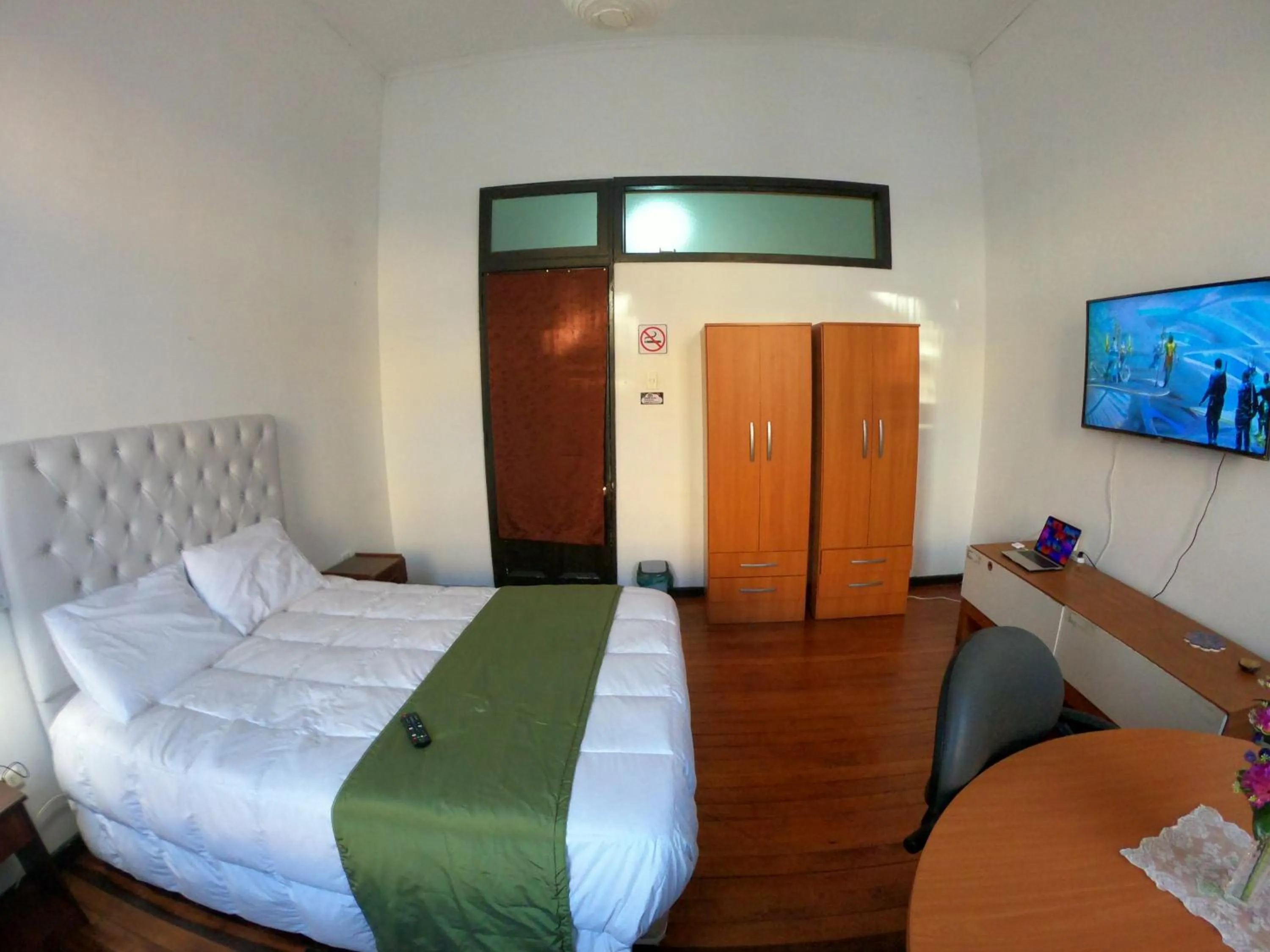 Photo of the whole room, Bed in Volta Inn Hostel