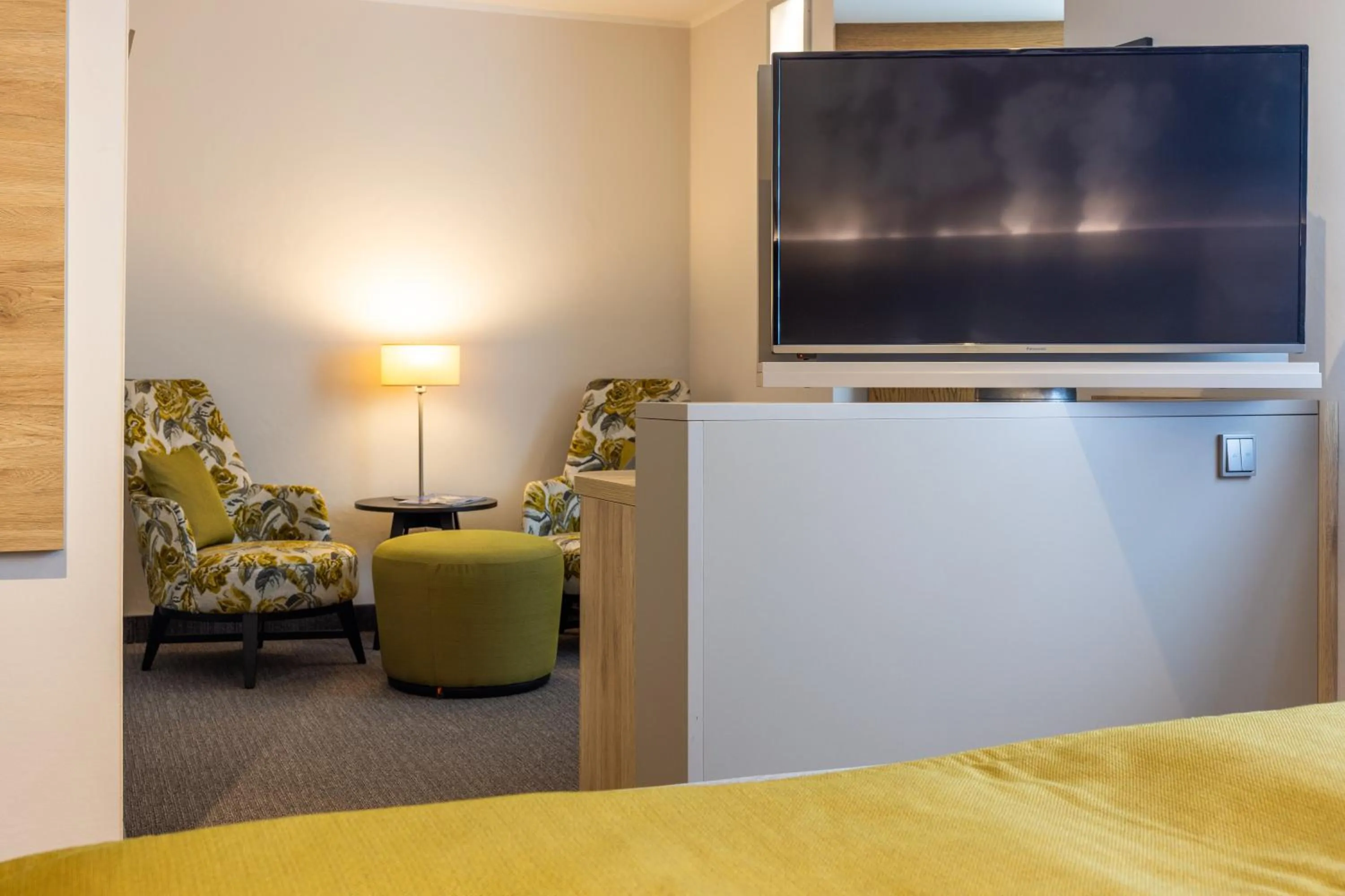 Seating area, Bed in Hotel Rose