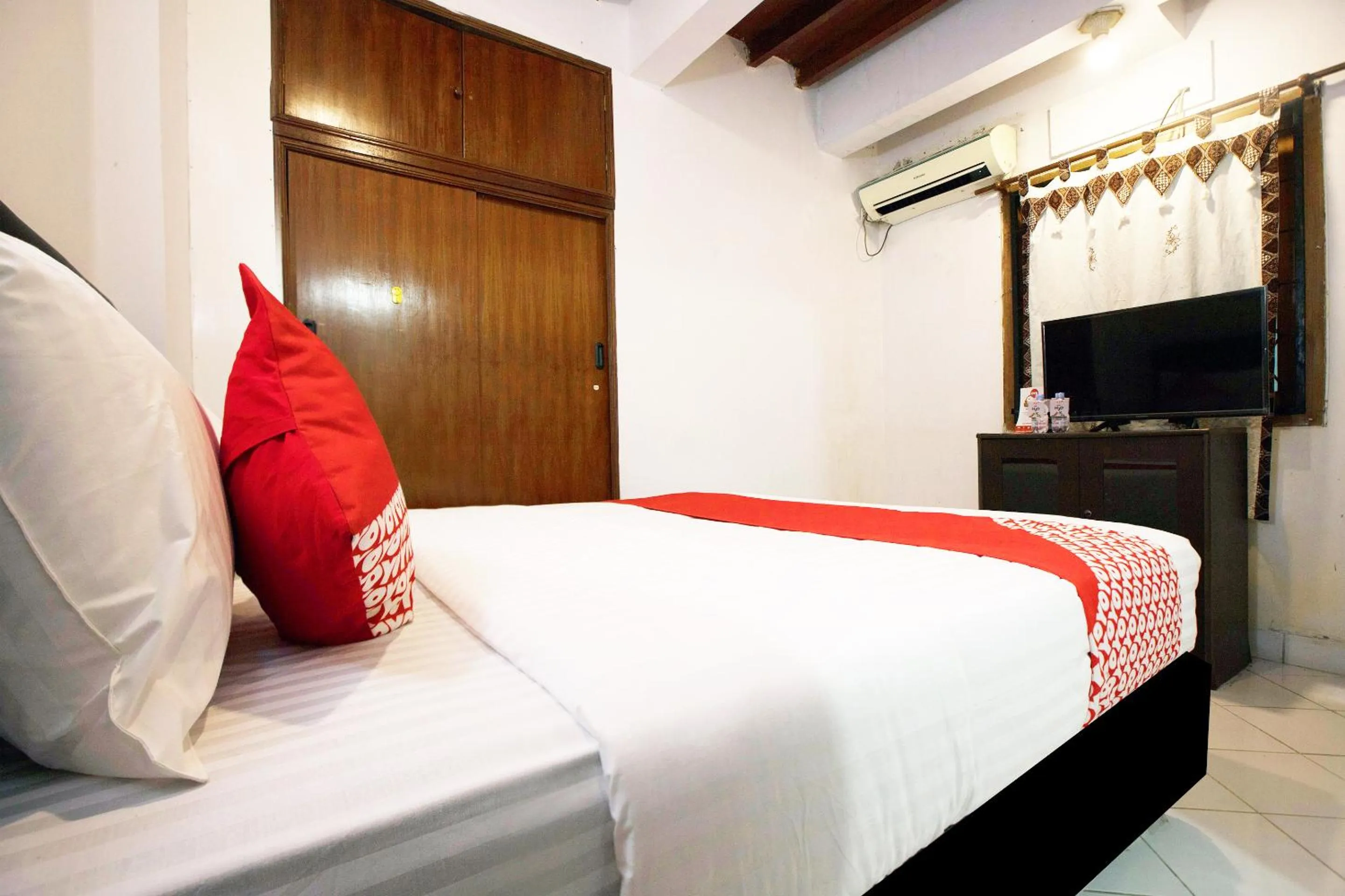 Bedroom in OYO 146 Menteng Residence