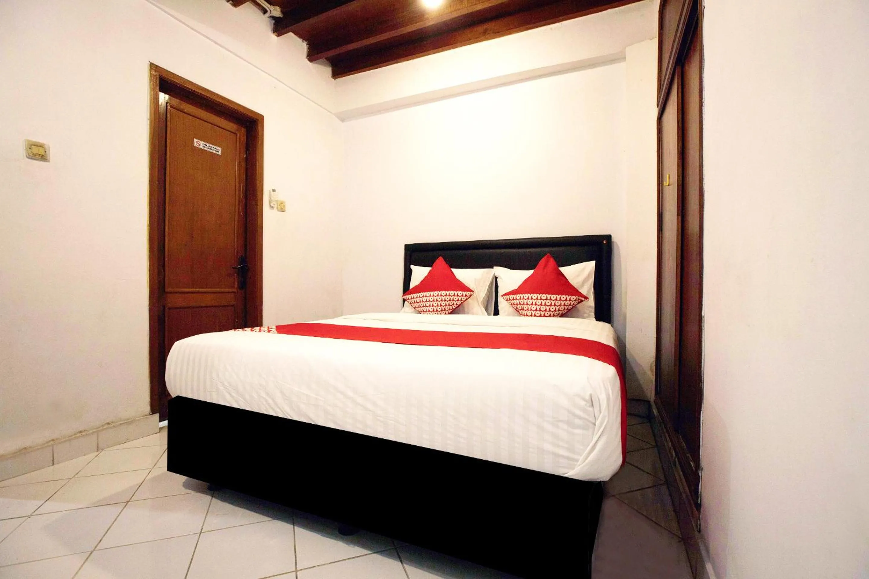 Bedroom in OYO 146 Menteng Residence