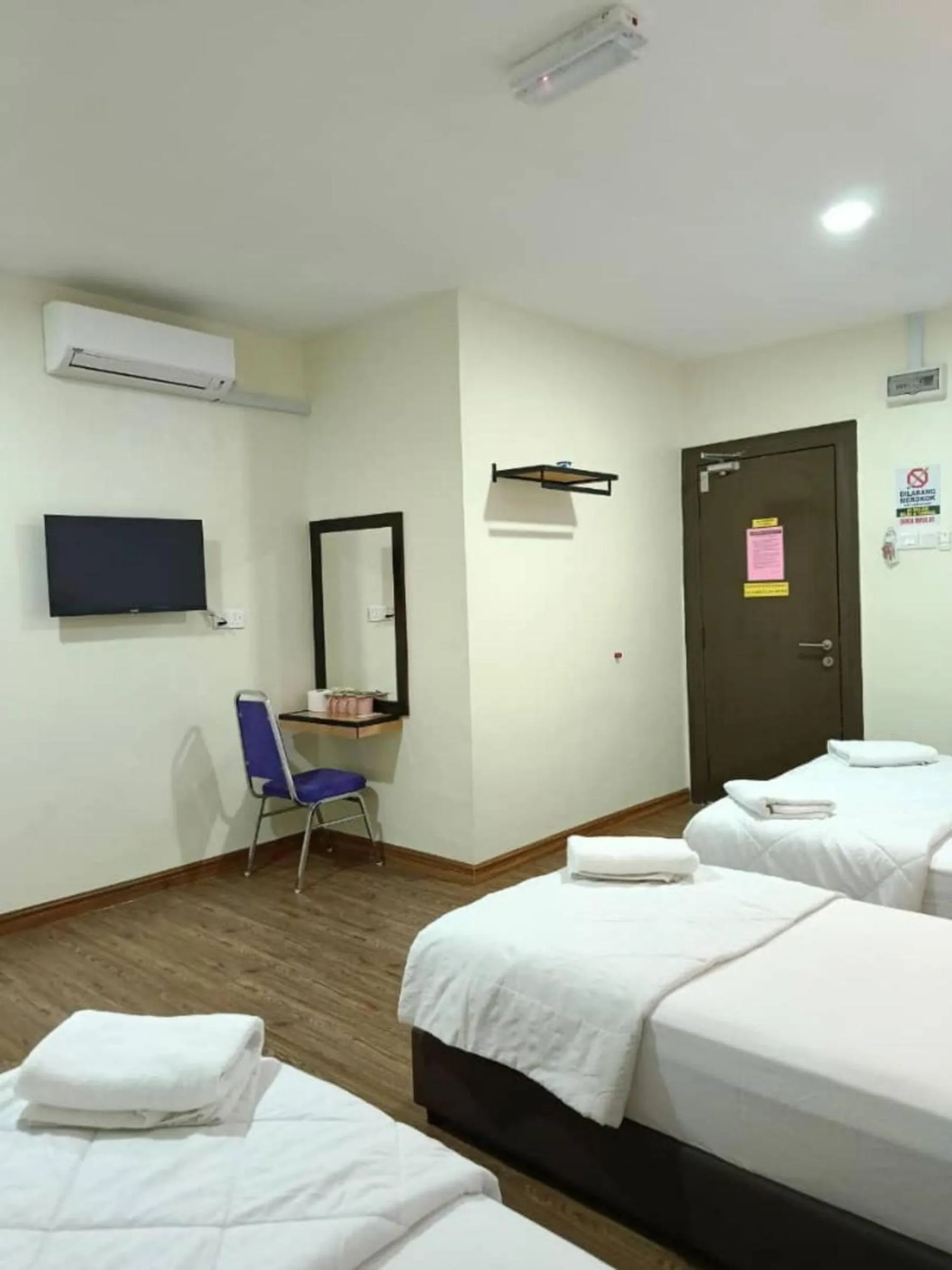 View (from property/room), Bed in Hotel Bestari