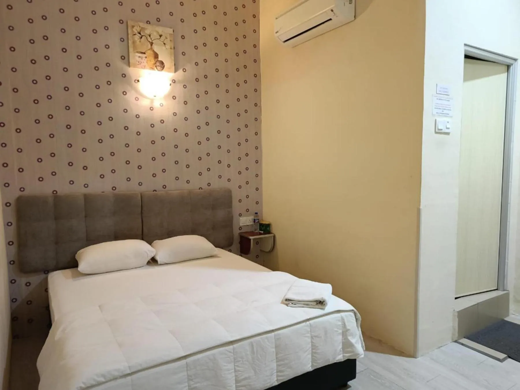 Bedroom, Bed in Hotel Bestari