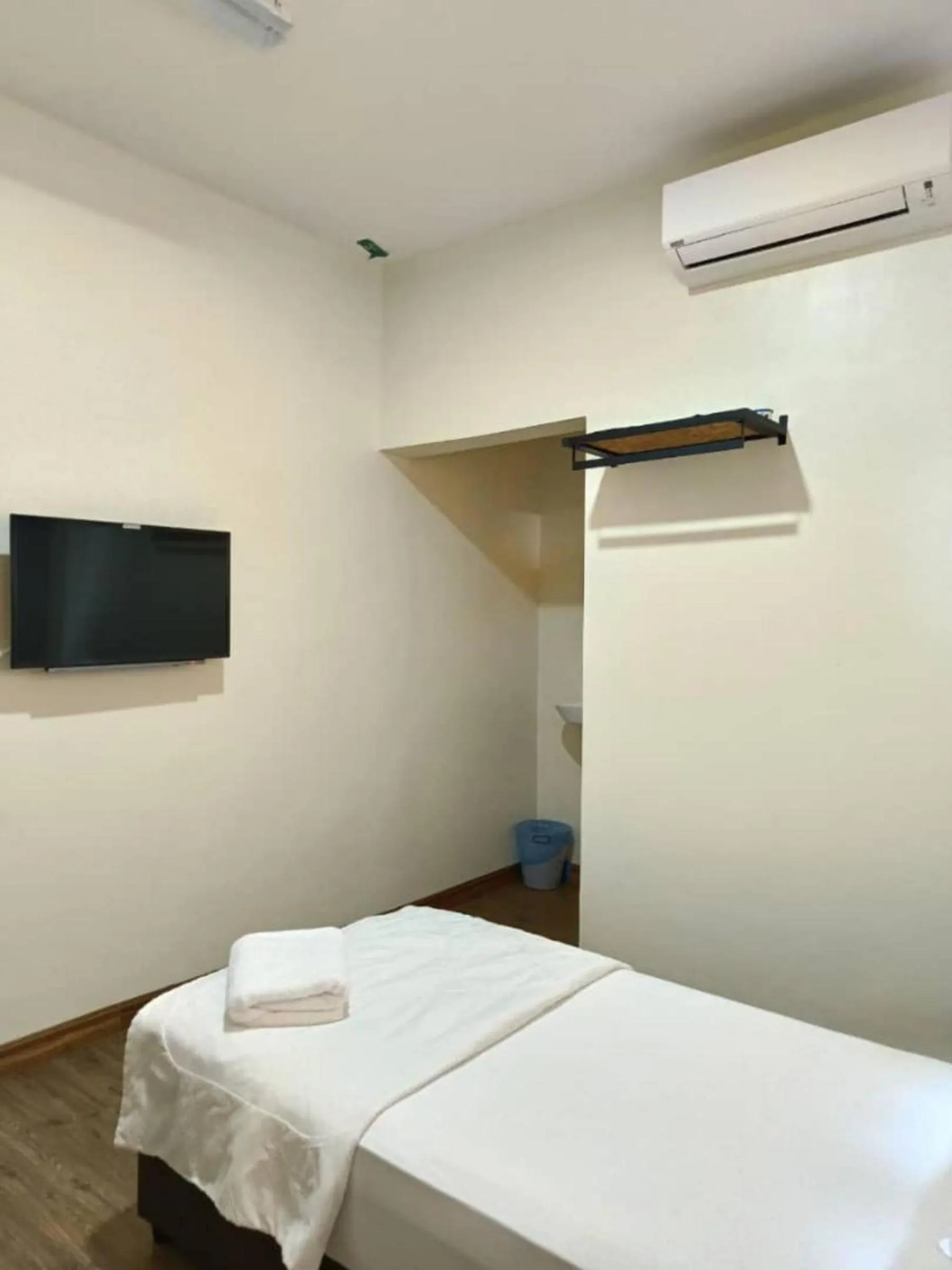 TV and multimedia, Bed in Hotel Bestari