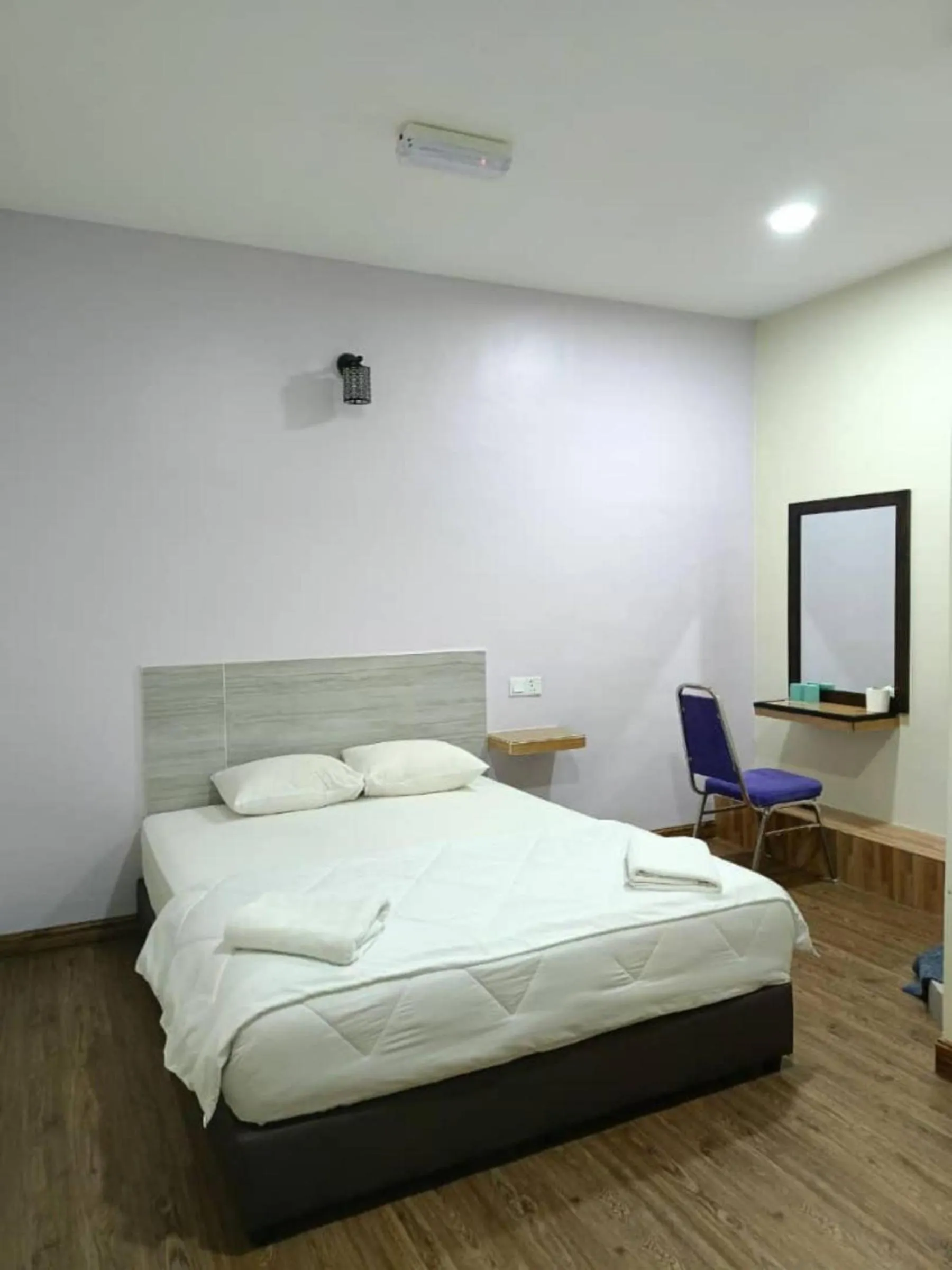 Bedroom, Bed in Hotel Bestari