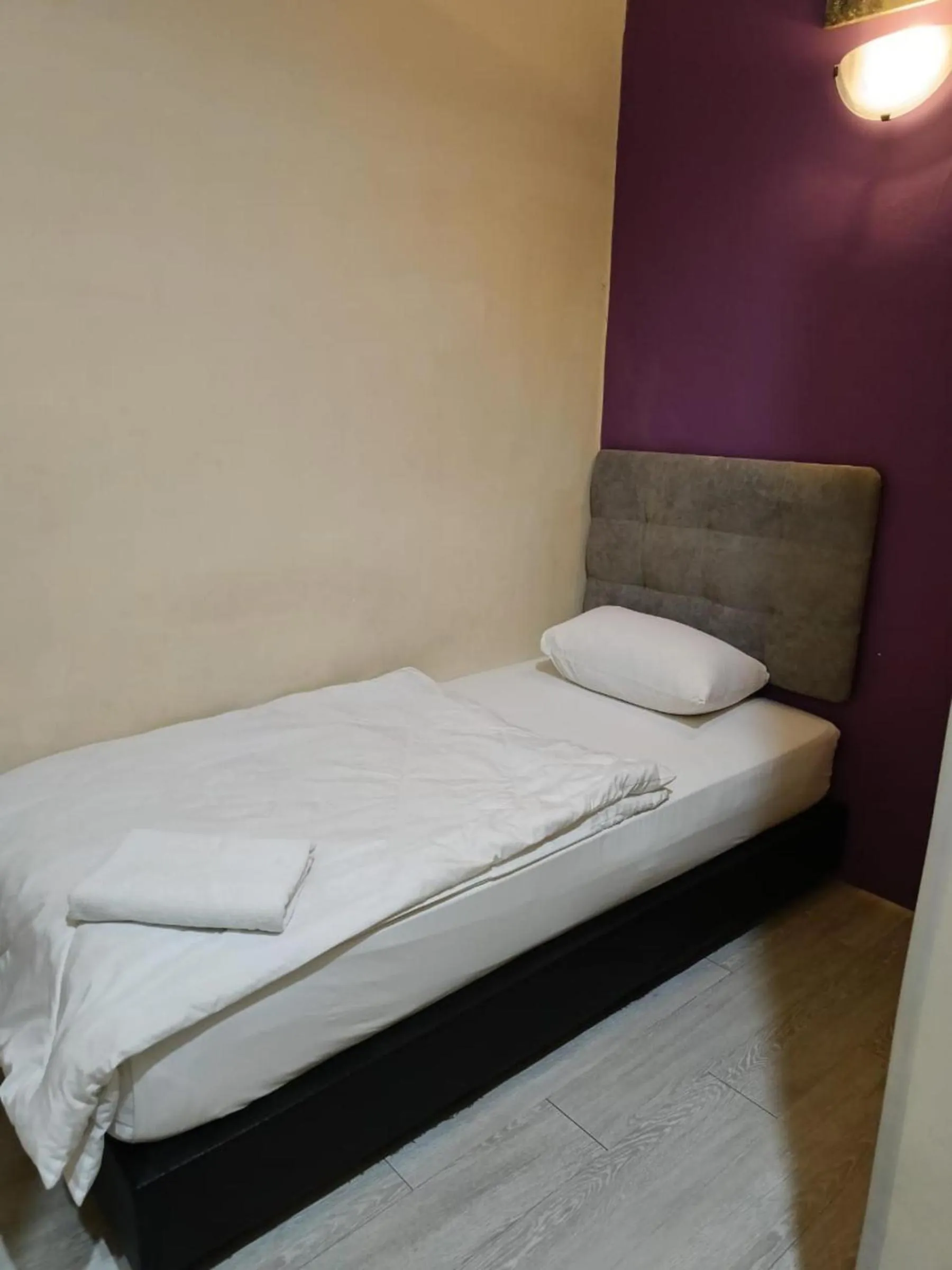 Bedroom, Bed in Hotel Bestari