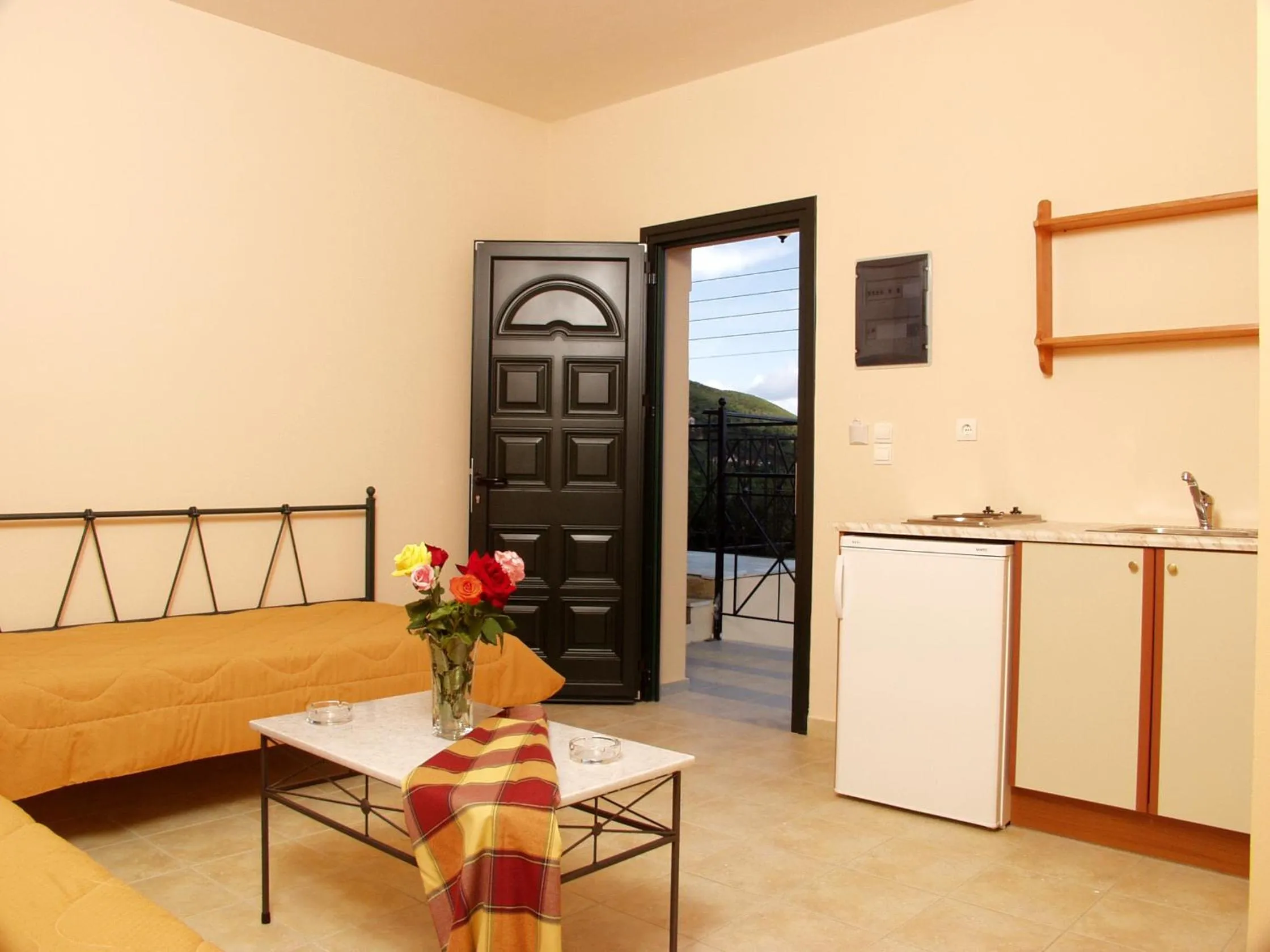 Kitchen or kitchenette in Elanthi Village Apartments