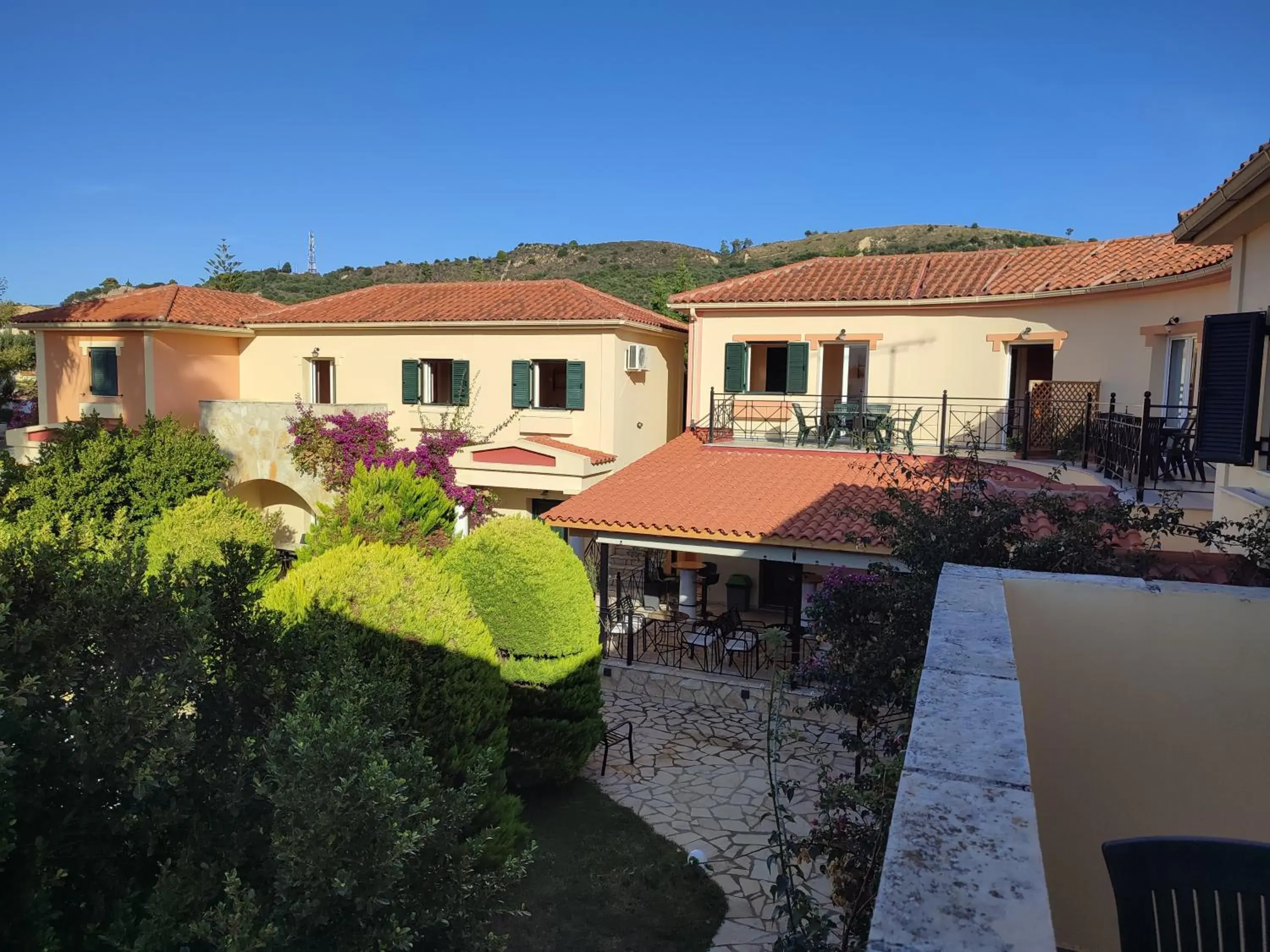 Property building in Elanthi Village Apartments Property building in Elanthi Village Apartments