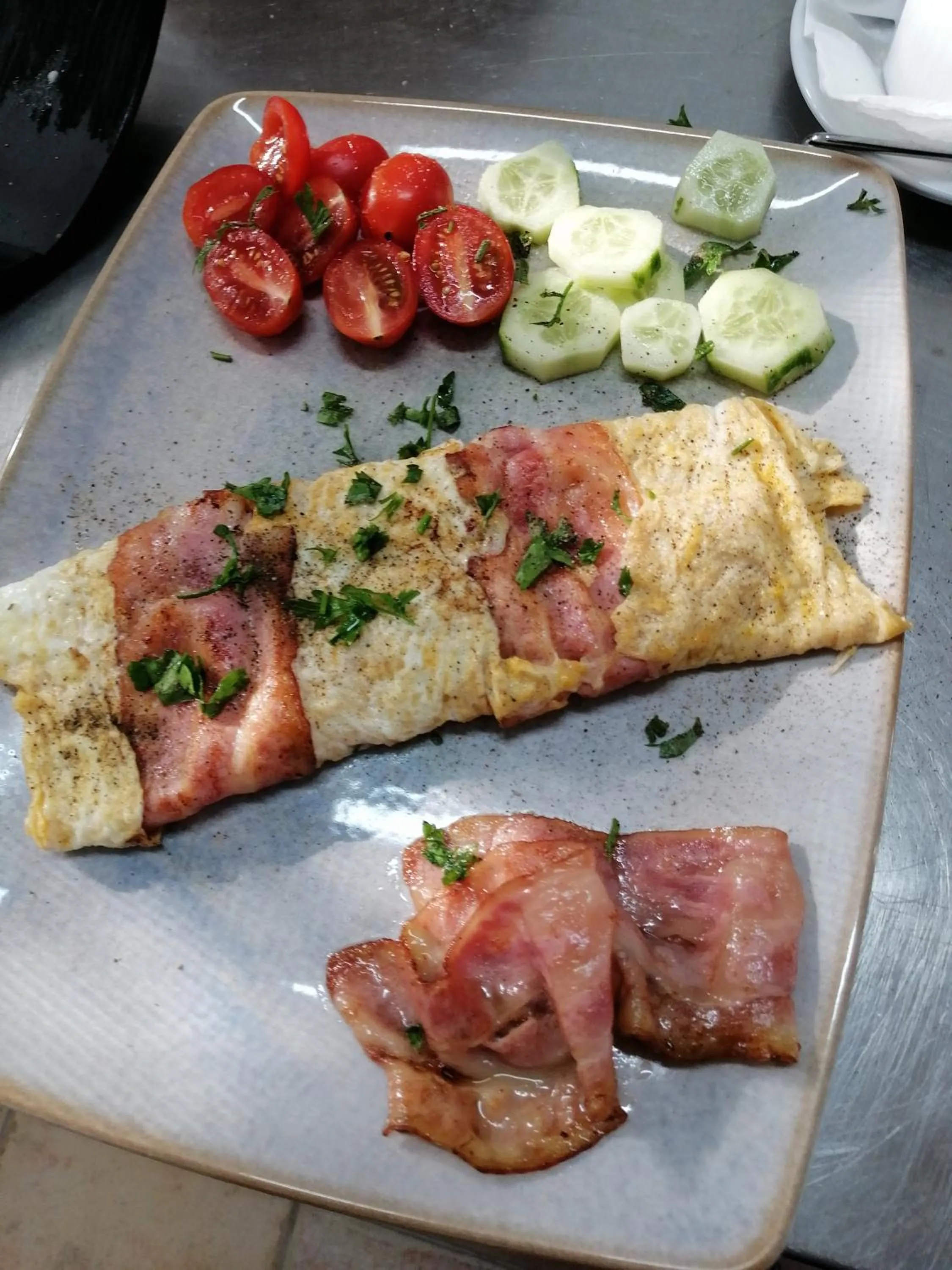 Breakfast in Elanthi Village Apartments