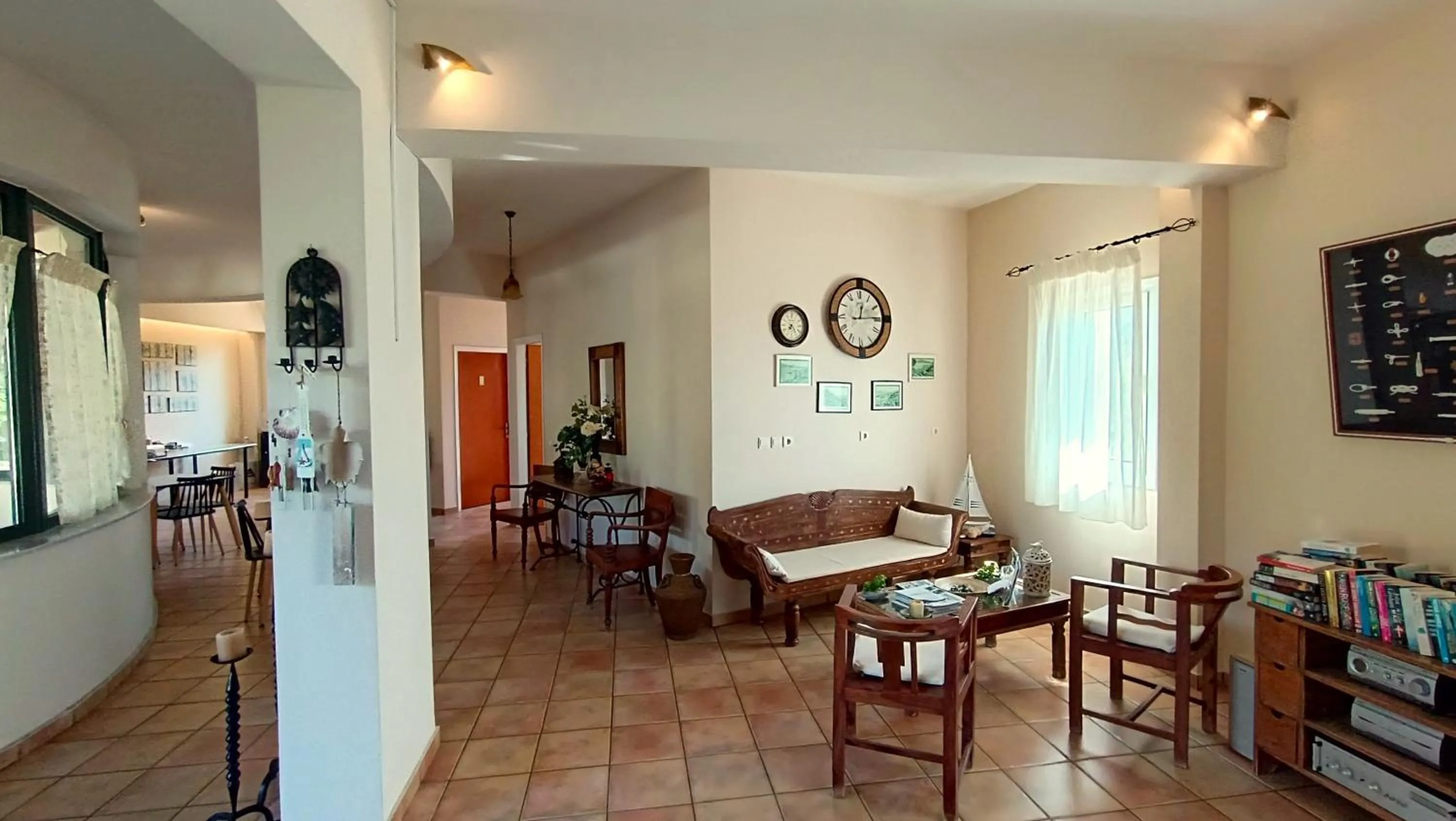 Lobby or reception in Elanthi Village Apartments