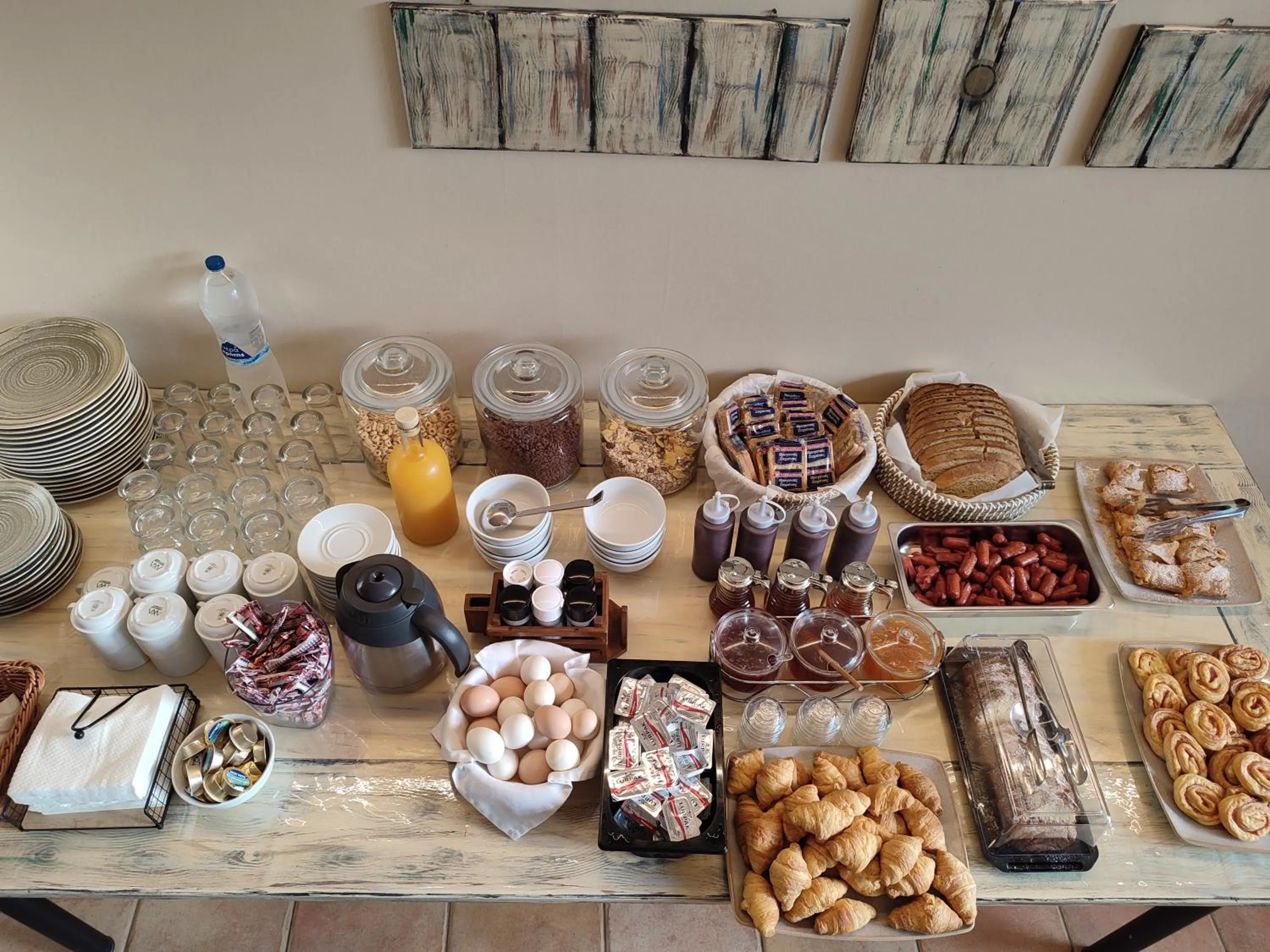 Breakfast in Elanthi Village Apartments