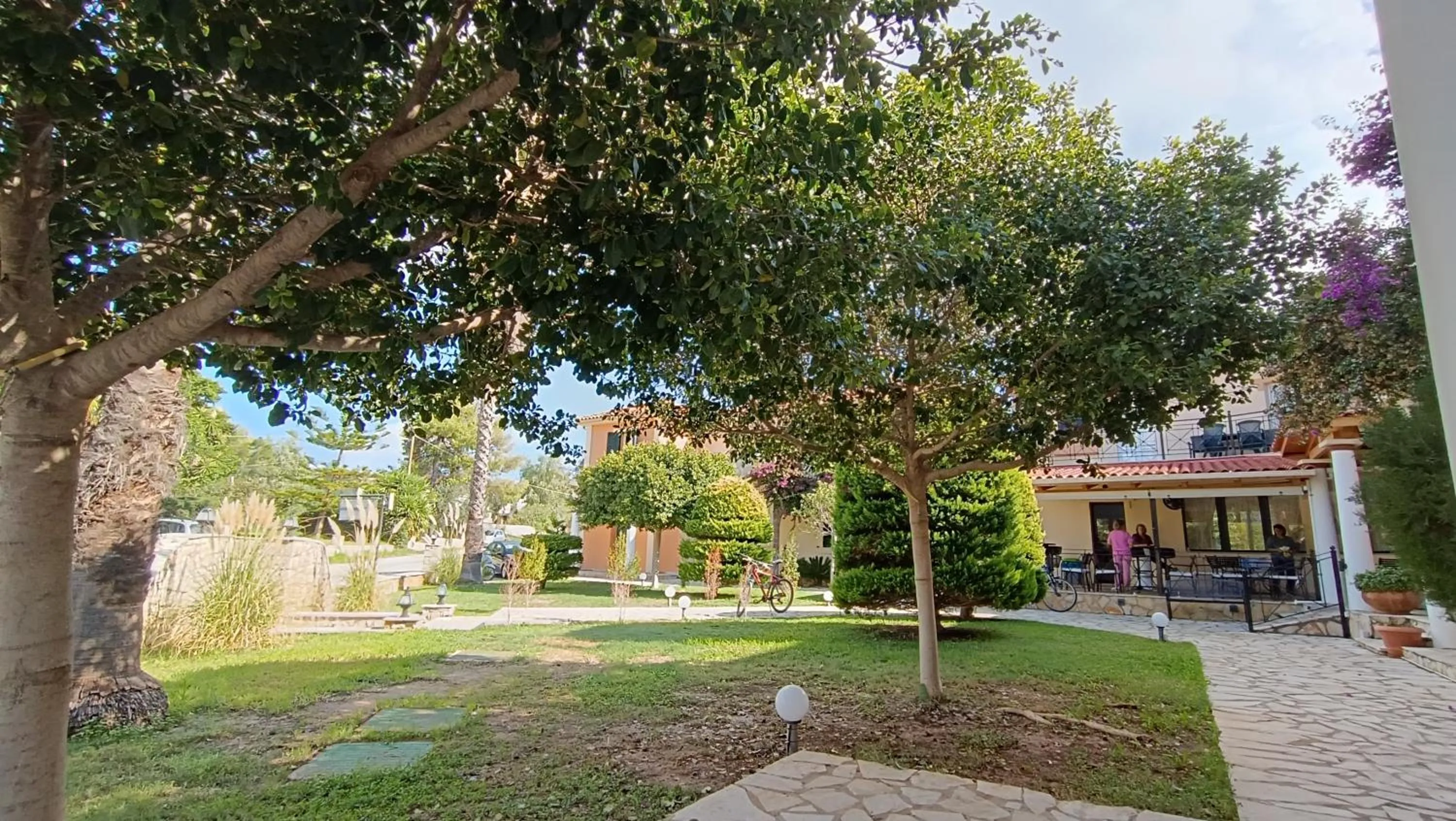Garden in Elanthi Village Apartments