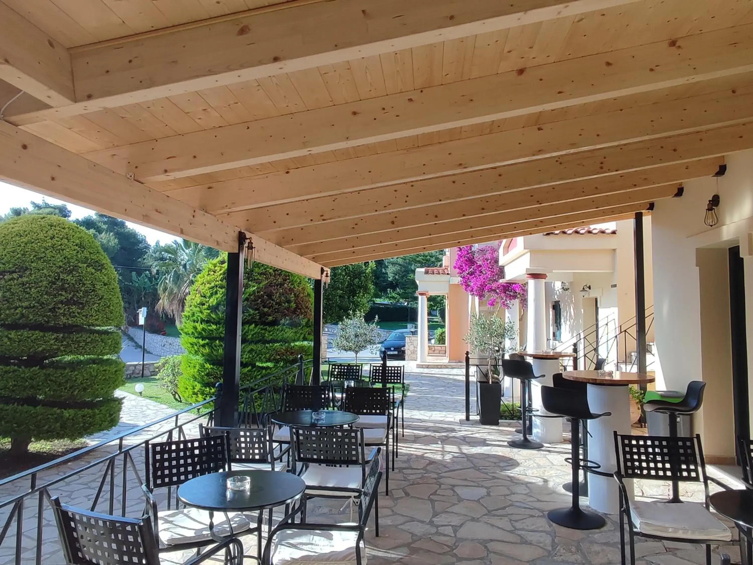 Lounge or bar in Elanthi Village Apartments Lounge or bar in Elanthi Village Apartments