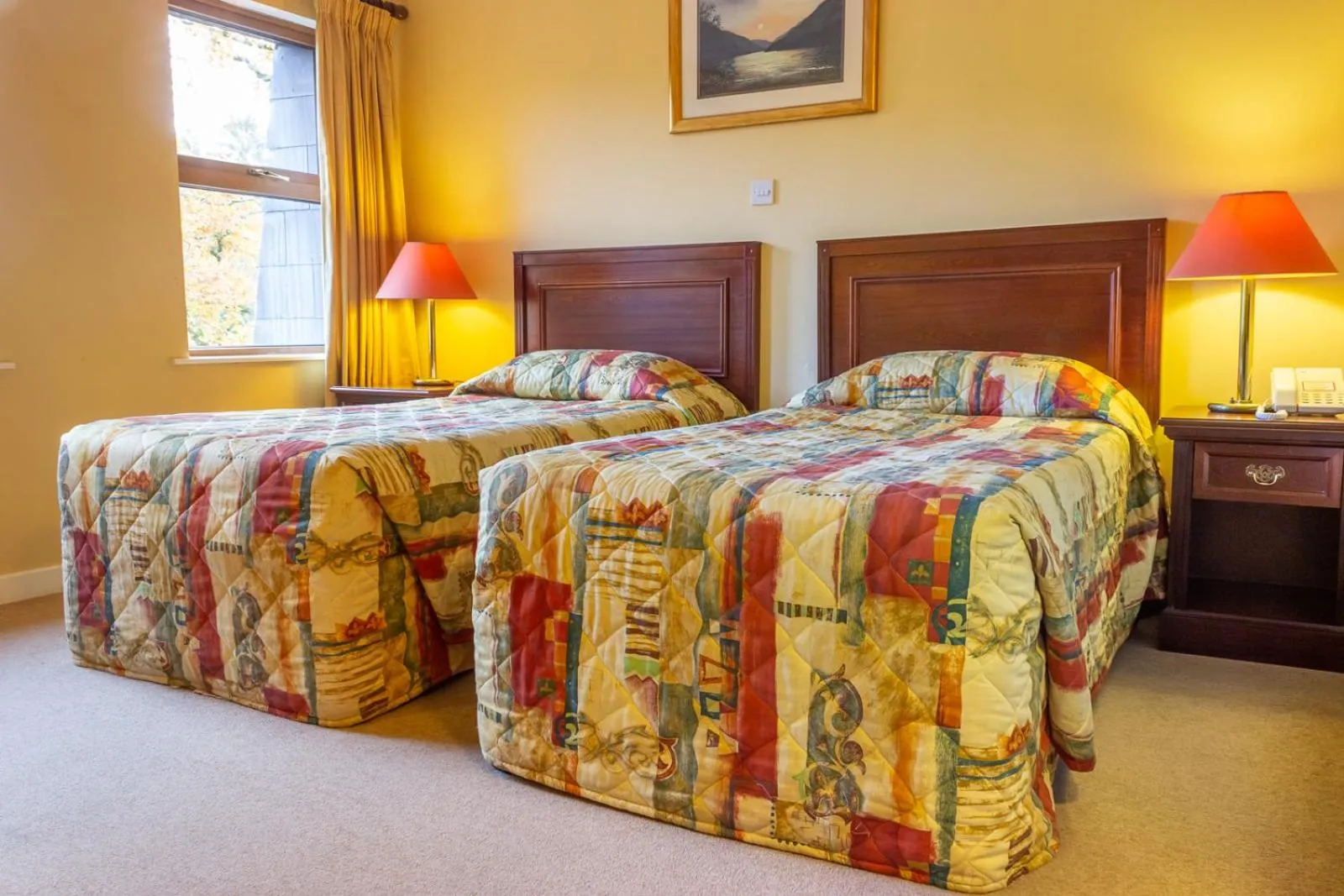 Bedroom, Bed in Lynhams Hotel